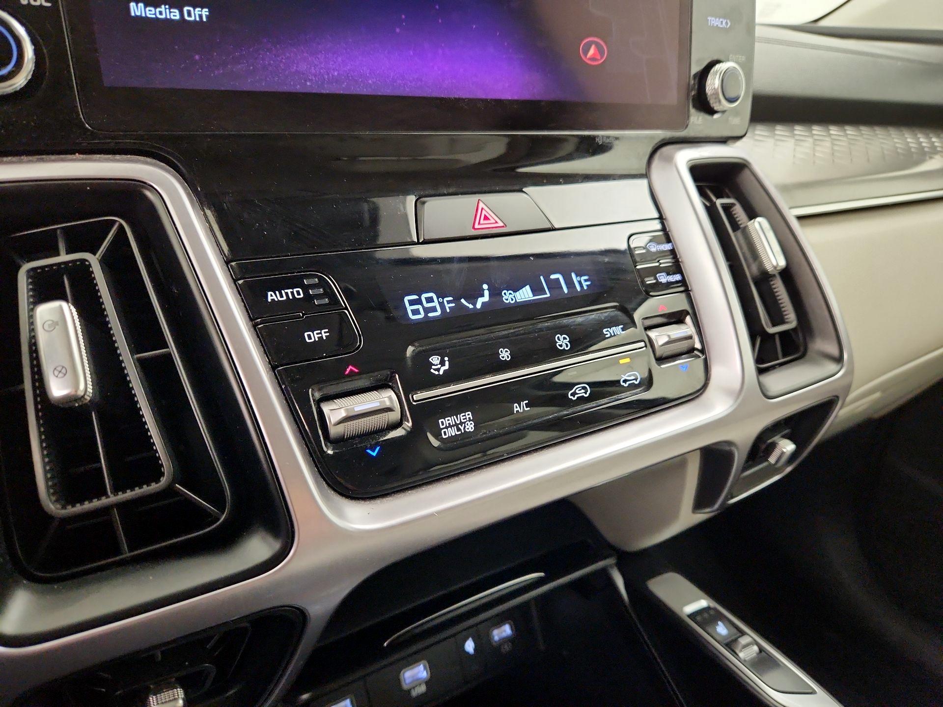 Thumbnail: 2023 Kia Sorento - 17