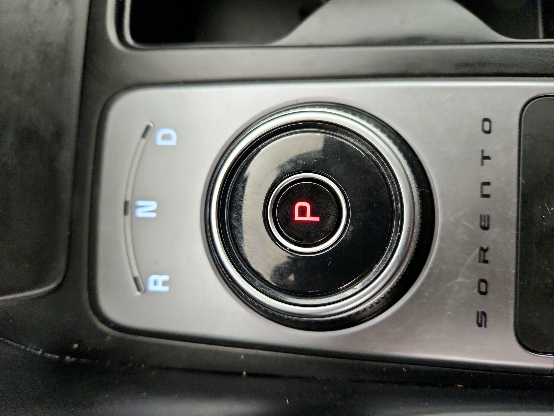 Thumbnail: 2023 Kia Sorento - 18