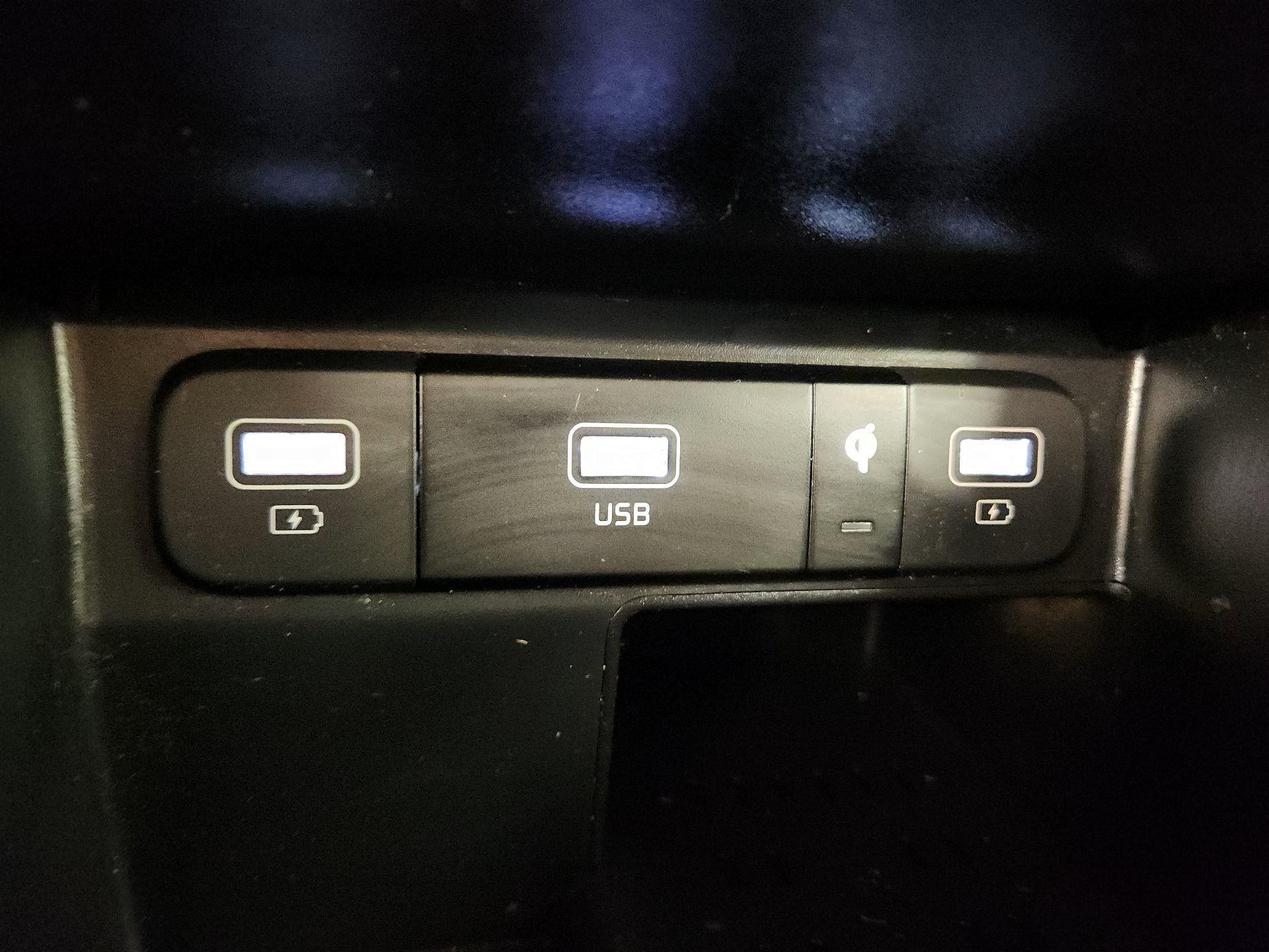 Thumbnail: 2023 Kia Sorento - 19