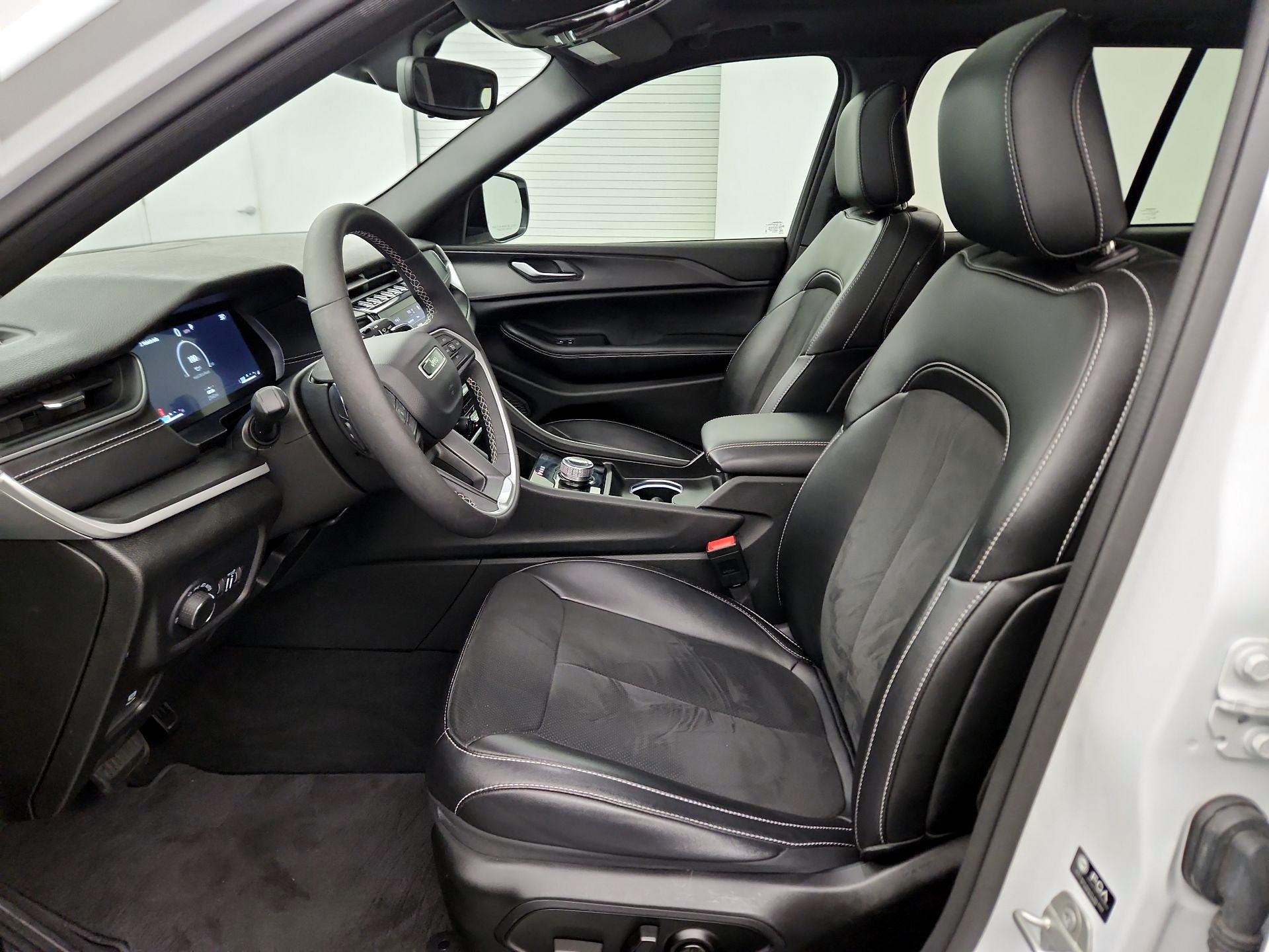 Thumbnail: 2023 Jeep Grand Cherokee - 9