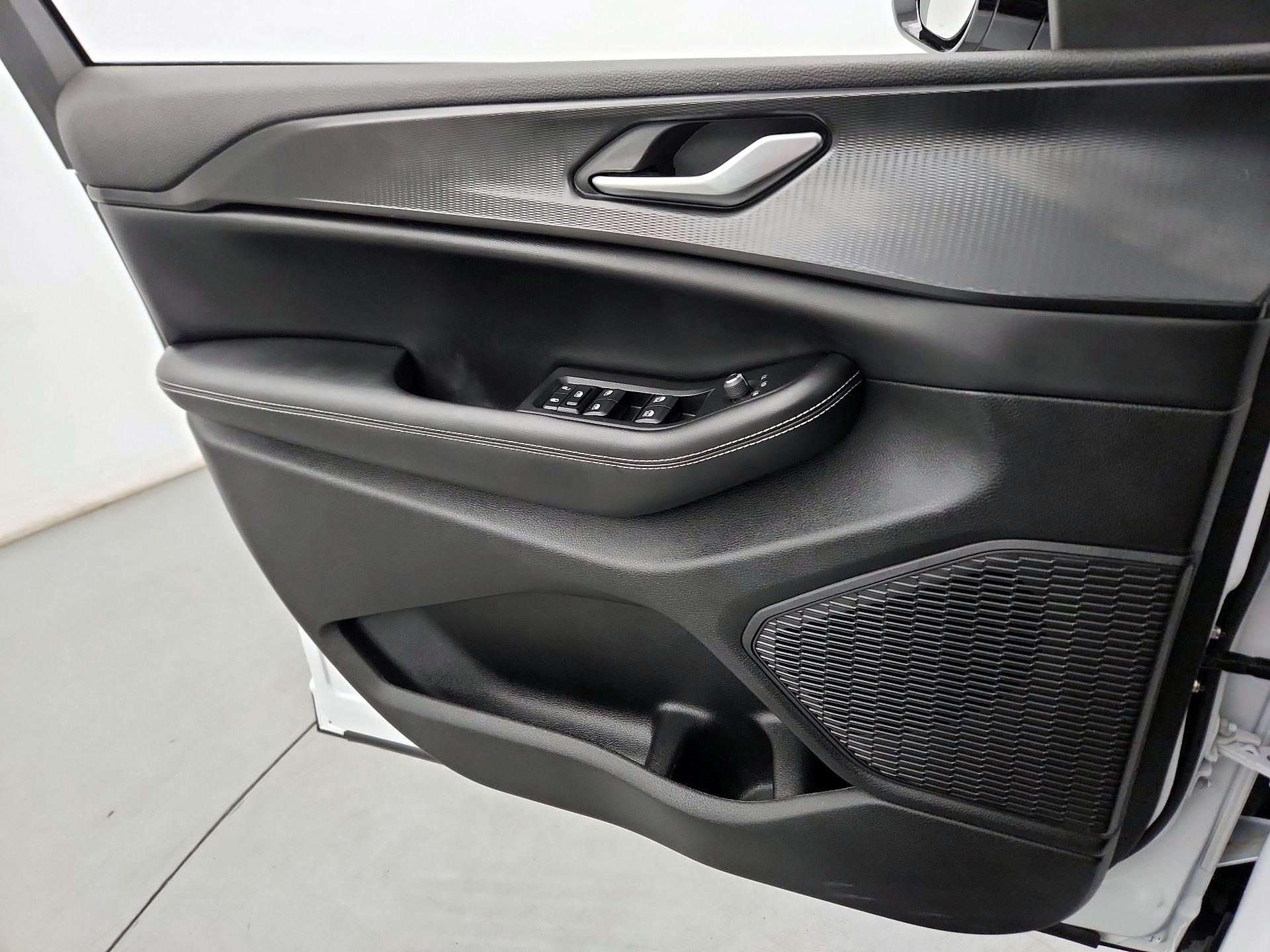 Thumbnail: 2023 Jeep Grand Cherokee - 10