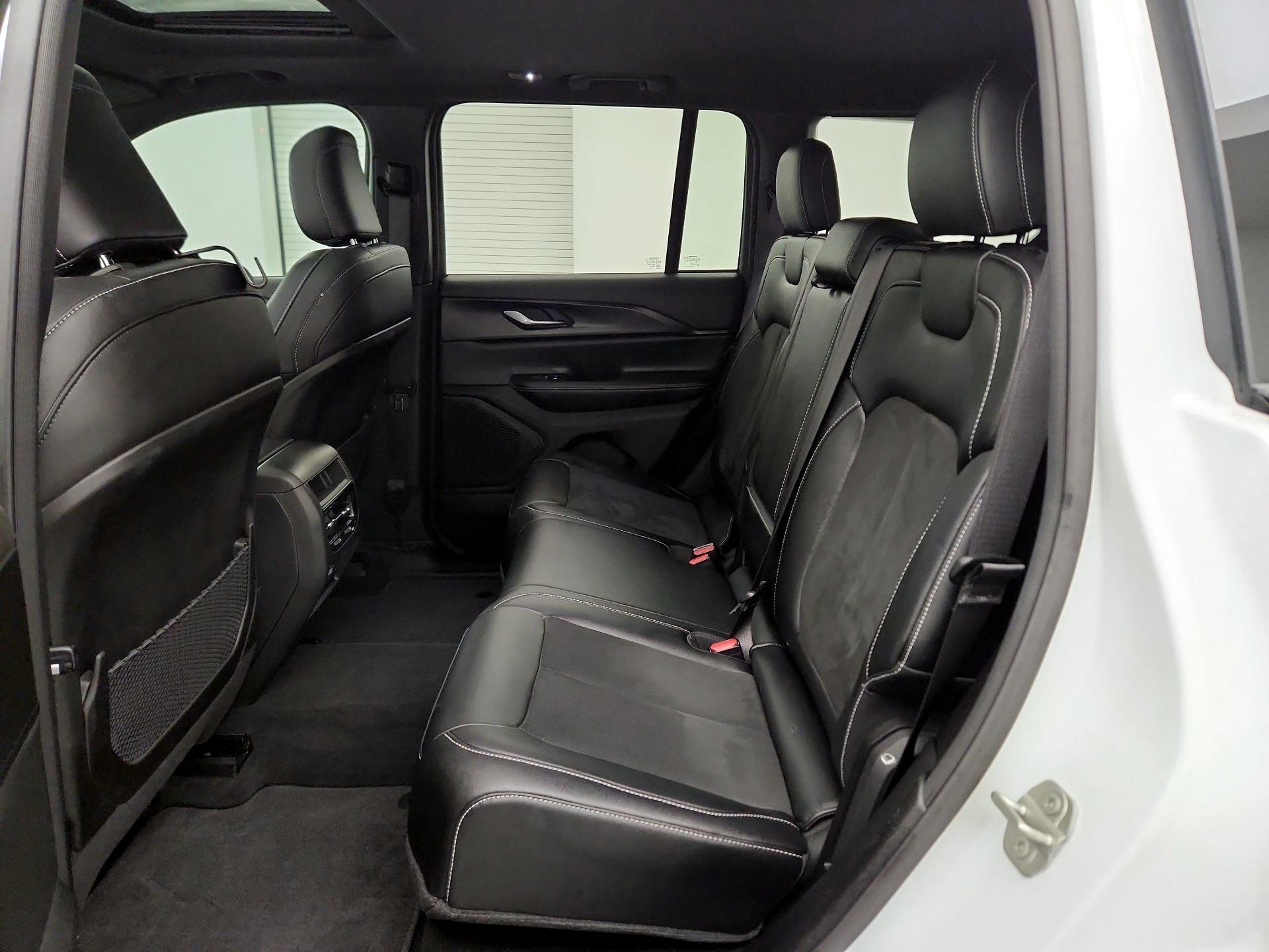 Thumbnail: 2023 Jeep Grand Cherokee - 18