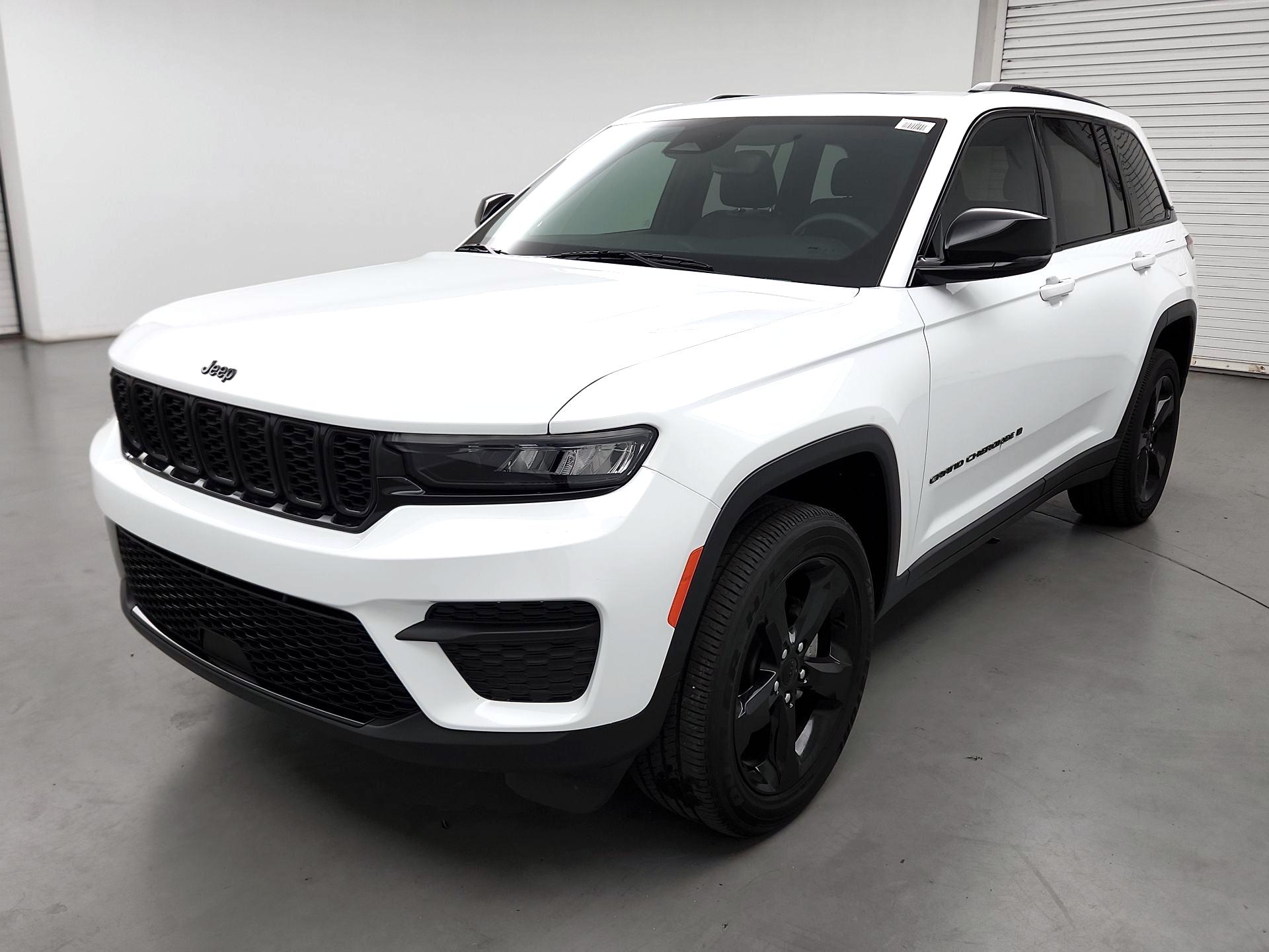 Thumbnail: 2023 Jeep Grand Cherokee - 3