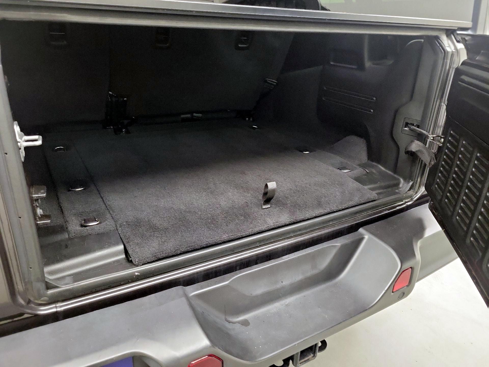 Thumbnail: 2021 Jeep Wrangler - 18