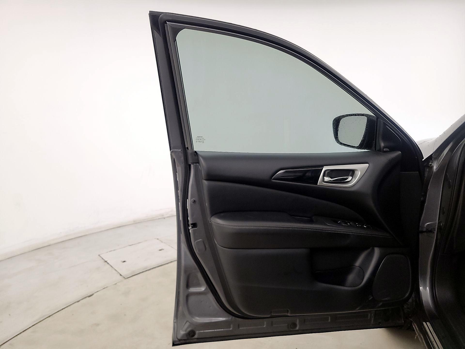 Thumbnail: 2020 Nissan Pathfinder - 12