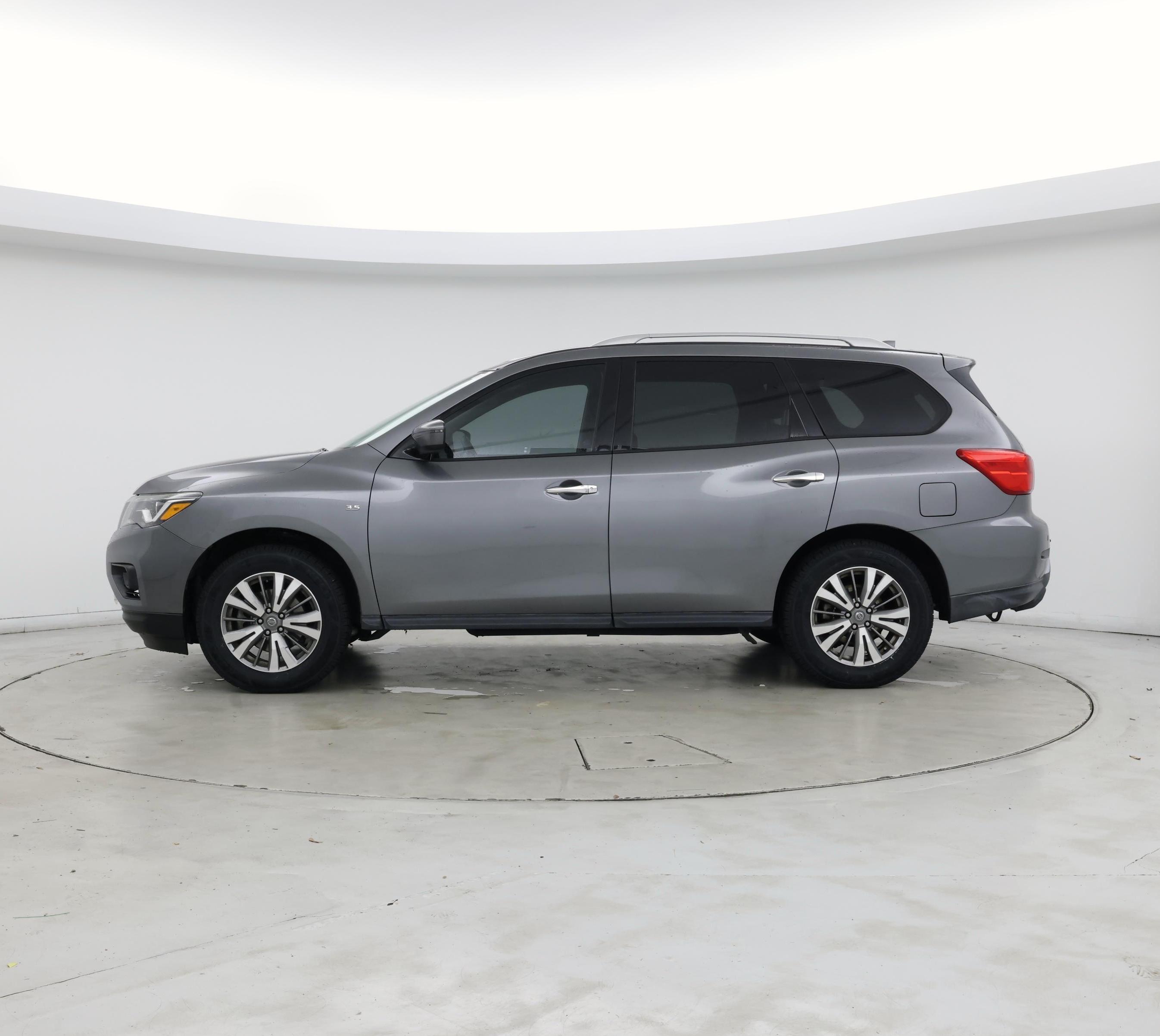 Thumbnail: 2020 Nissan Pathfinder - 3