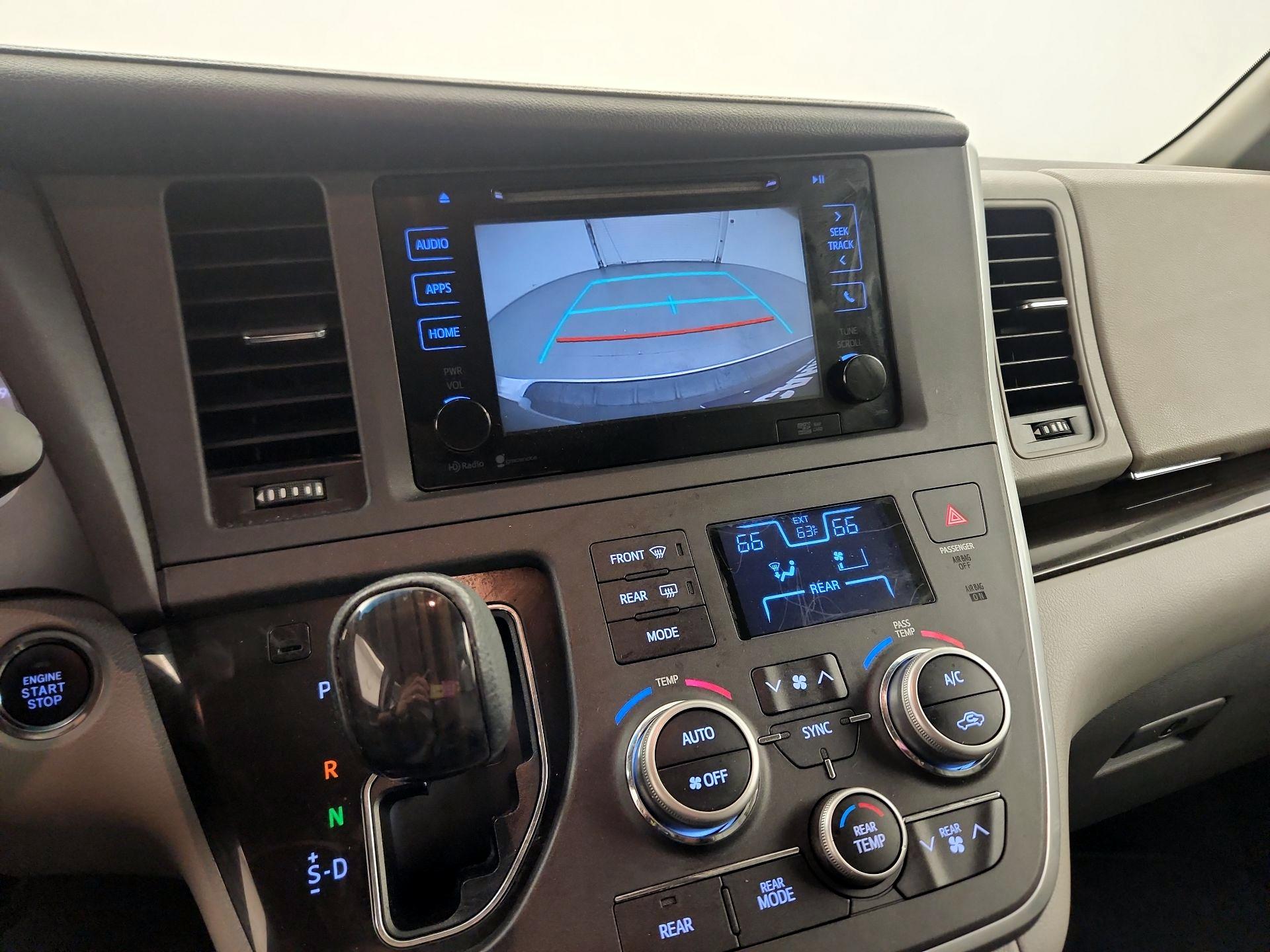 Thumbnail: 2015 Toyota Sienna - 11