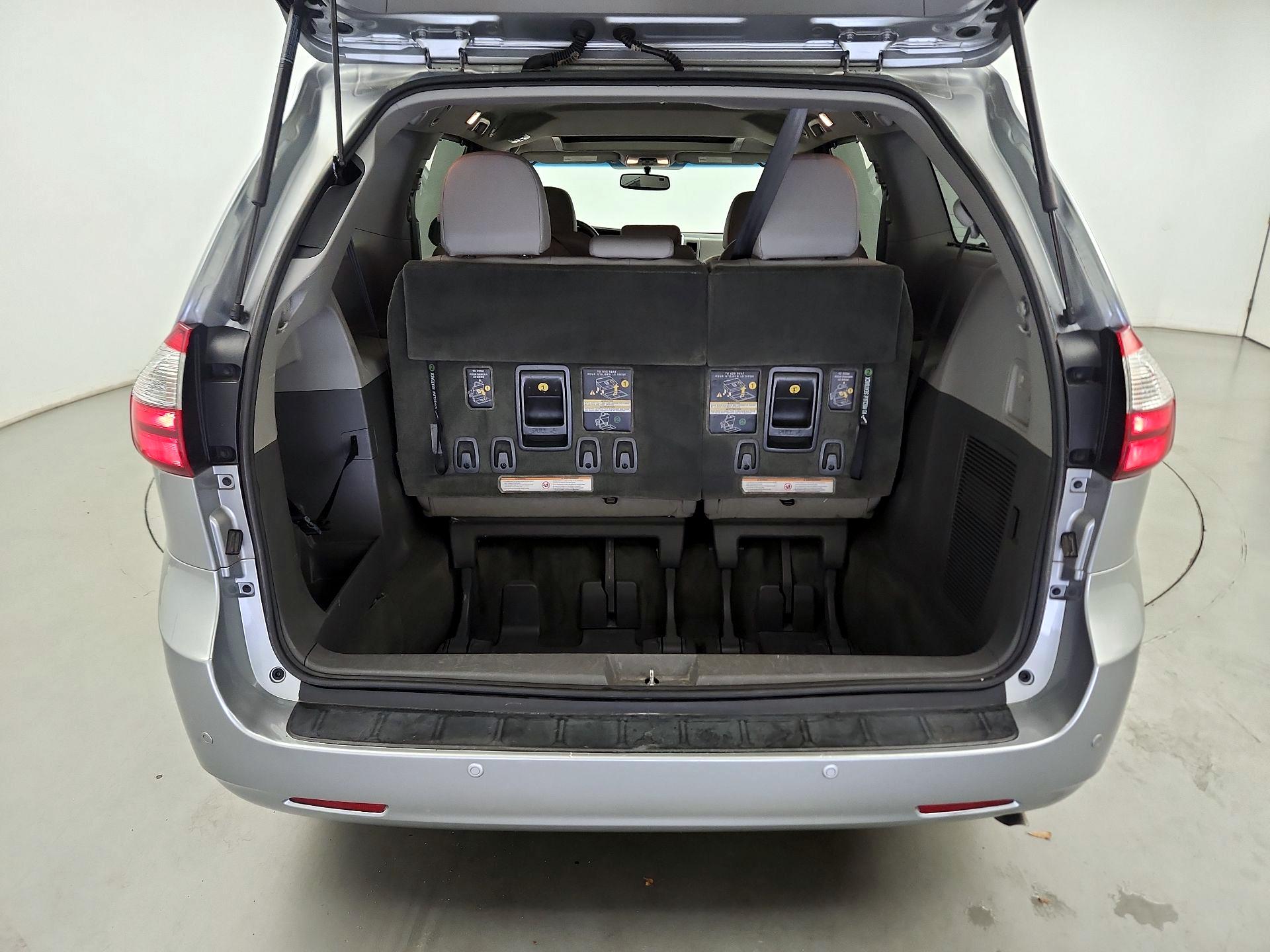 Thumbnail: 2015 Toyota Sienna - 19