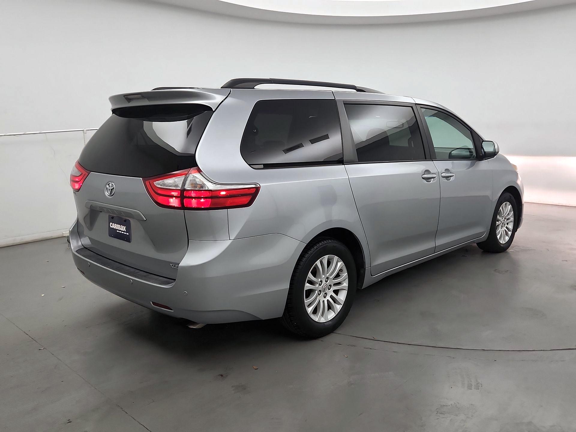 Thumbnail: 2015 Toyota Sienna - 5