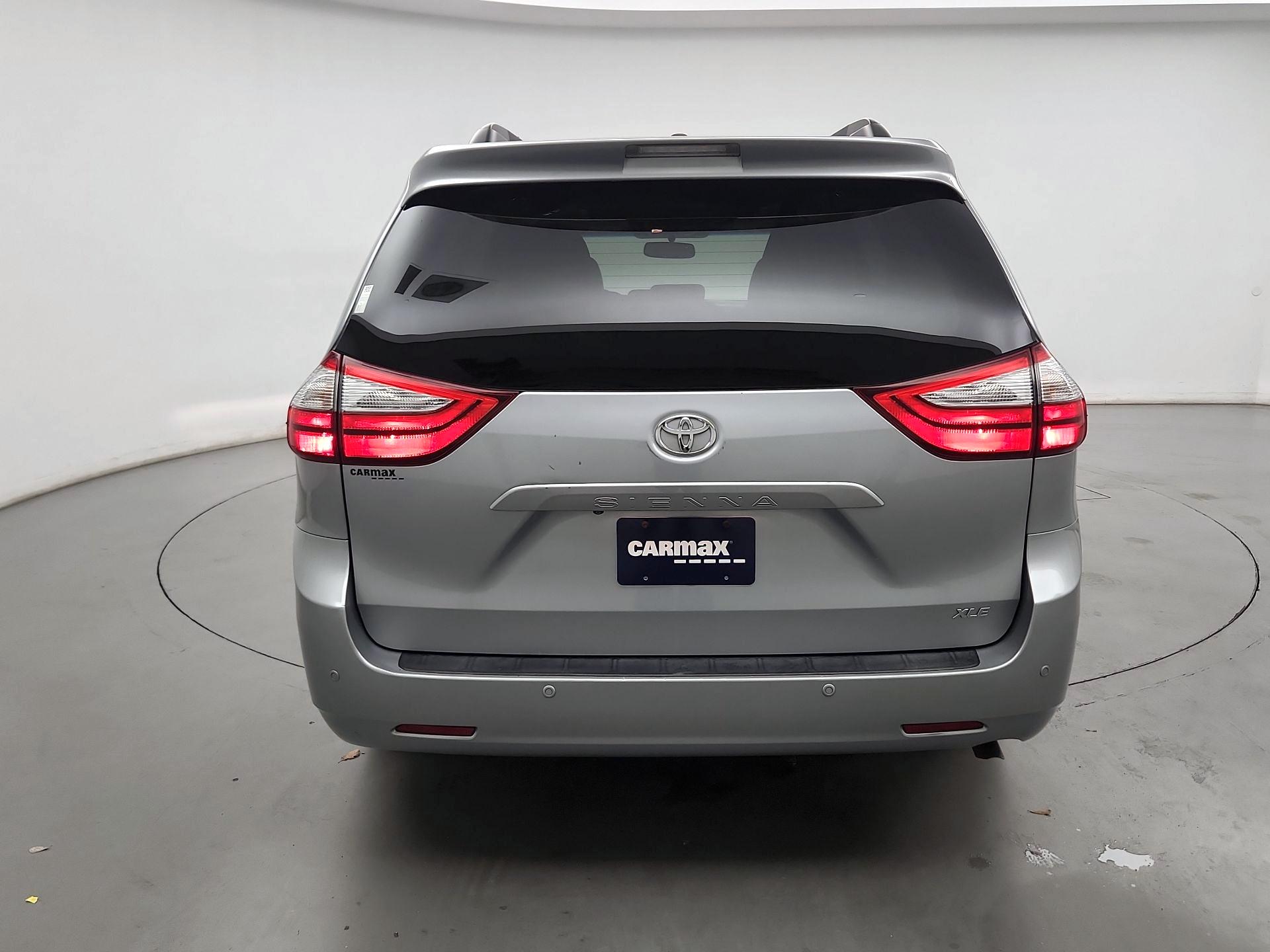 Thumbnail: 2015 Toyota Sienna - 6