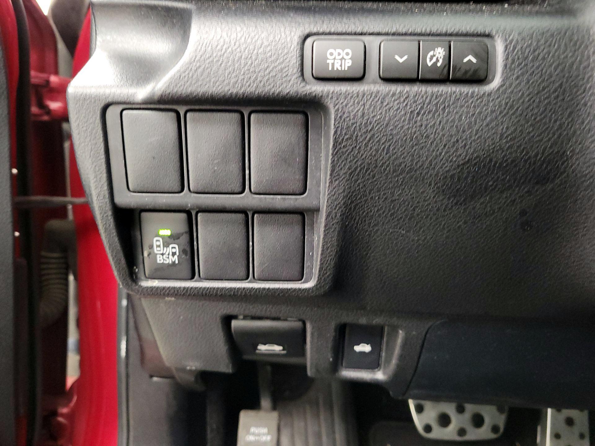 Thumbnail: 2014 Lexus IS - 13