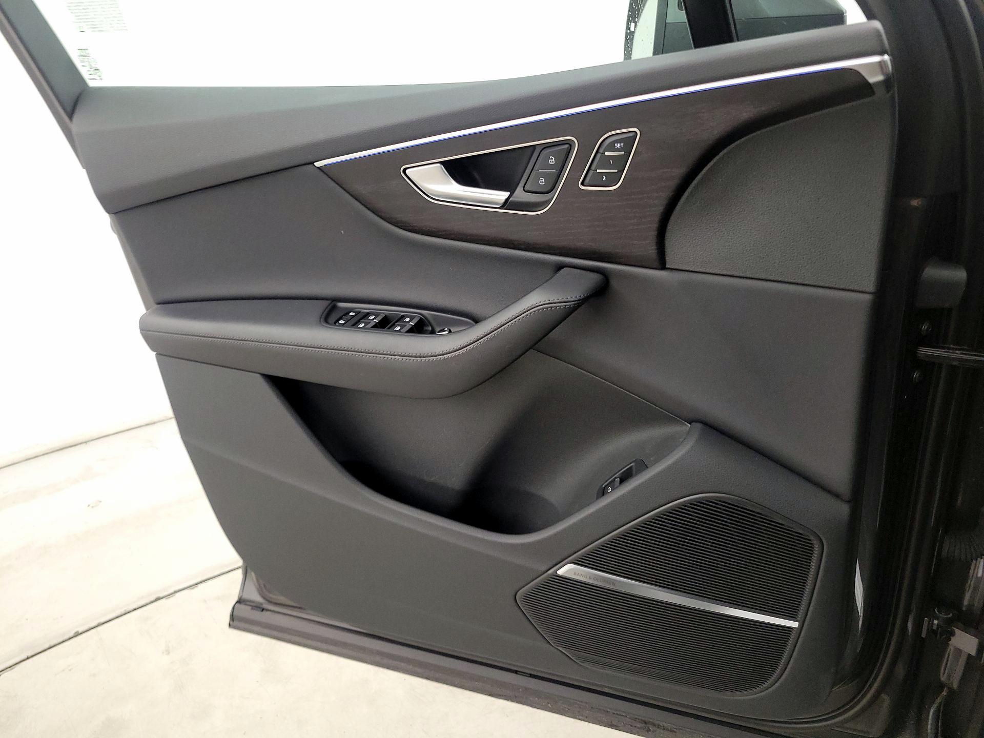 Thumbnail: 2024 Audi Q7 - 12