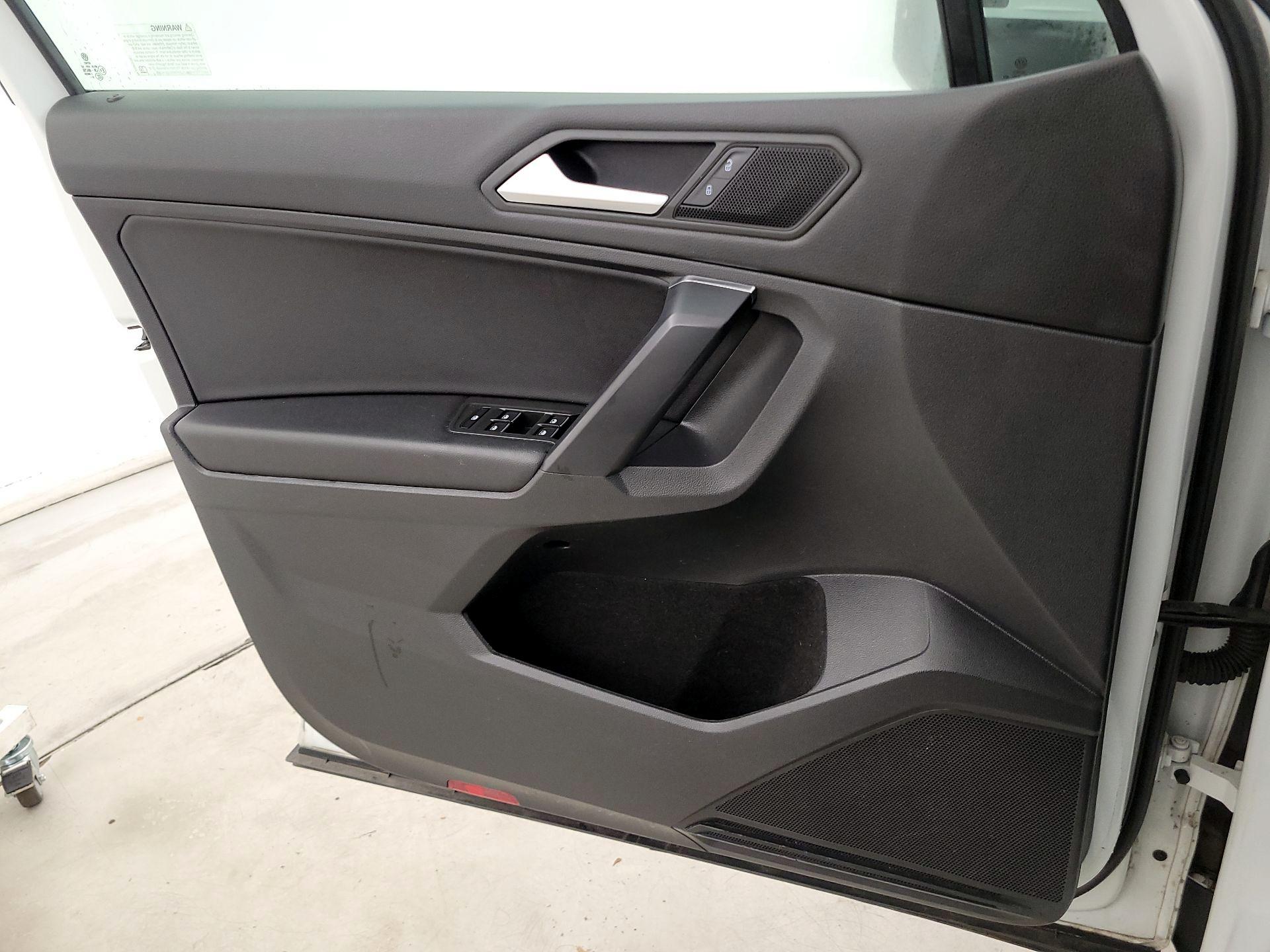 Thumbnail: 2021 Volkswagen Tiguan - 12