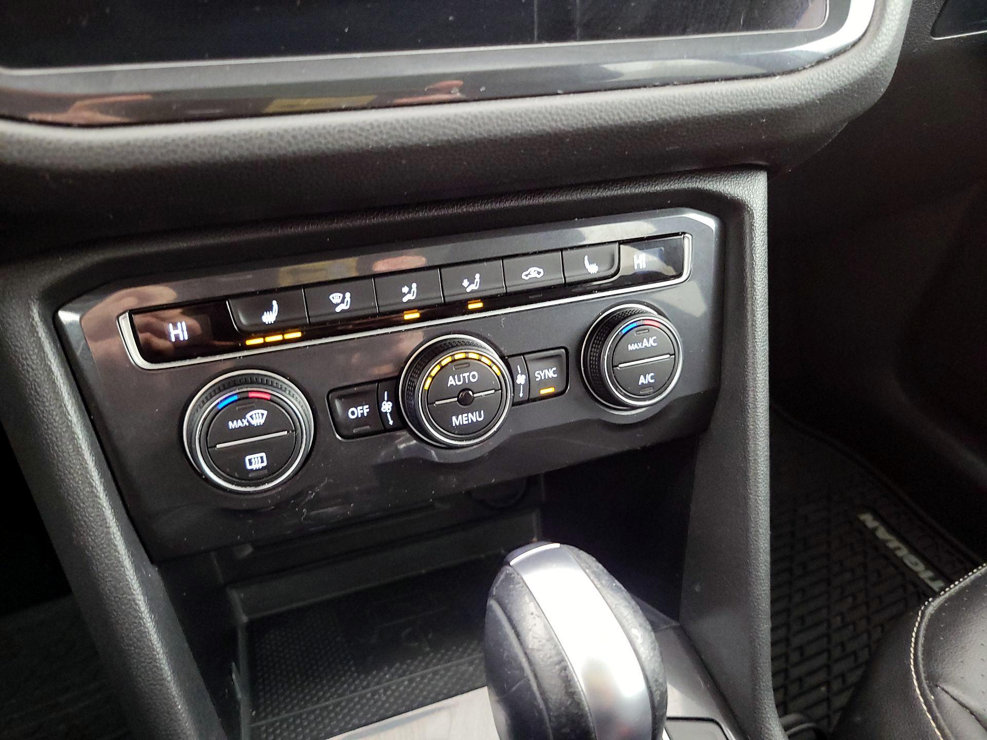 Thumbnail: 2021 Volkswagen Tiguan - 16