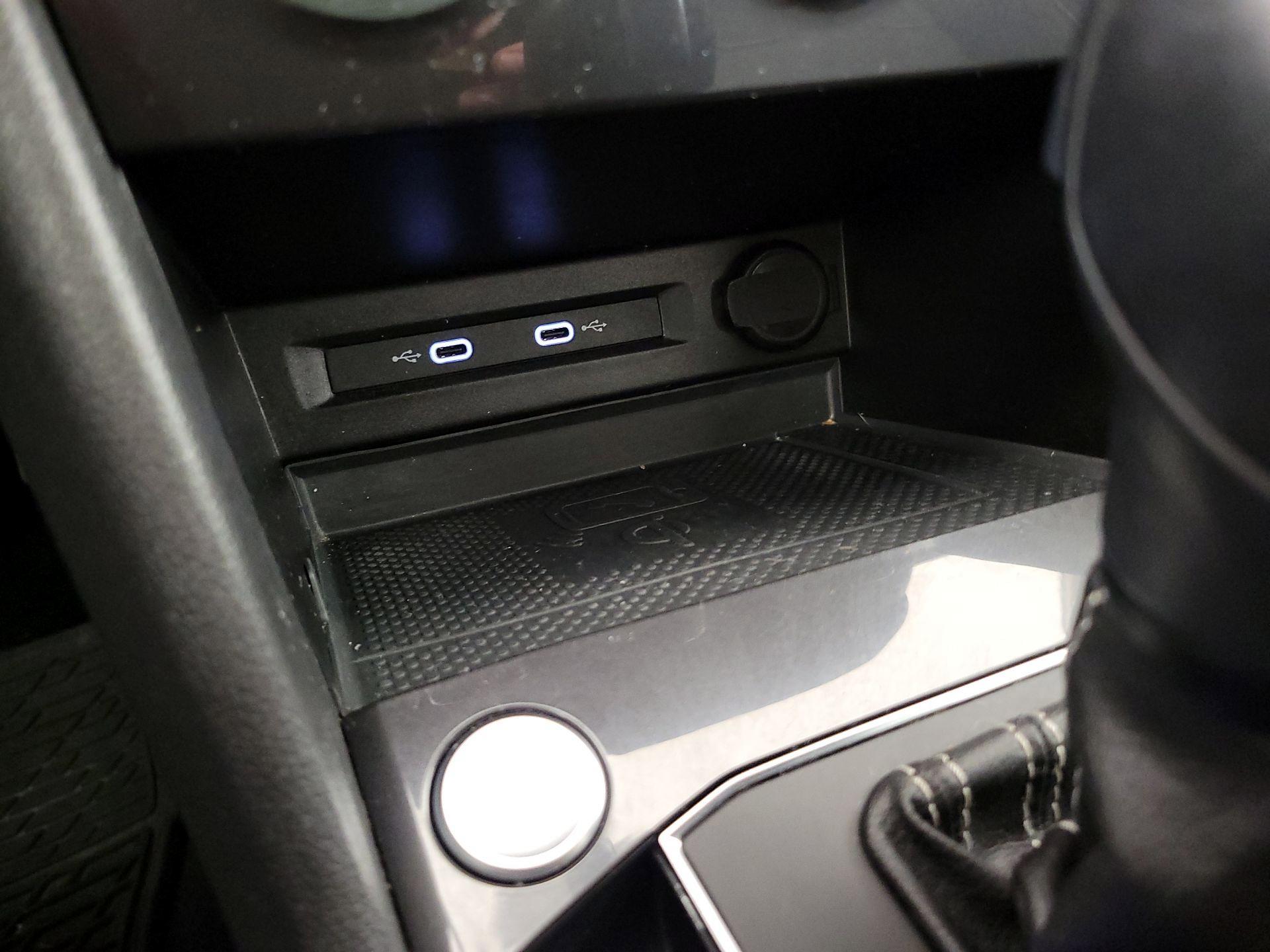 Thumbnail: 2021 Volkswagen Tiguan - 18