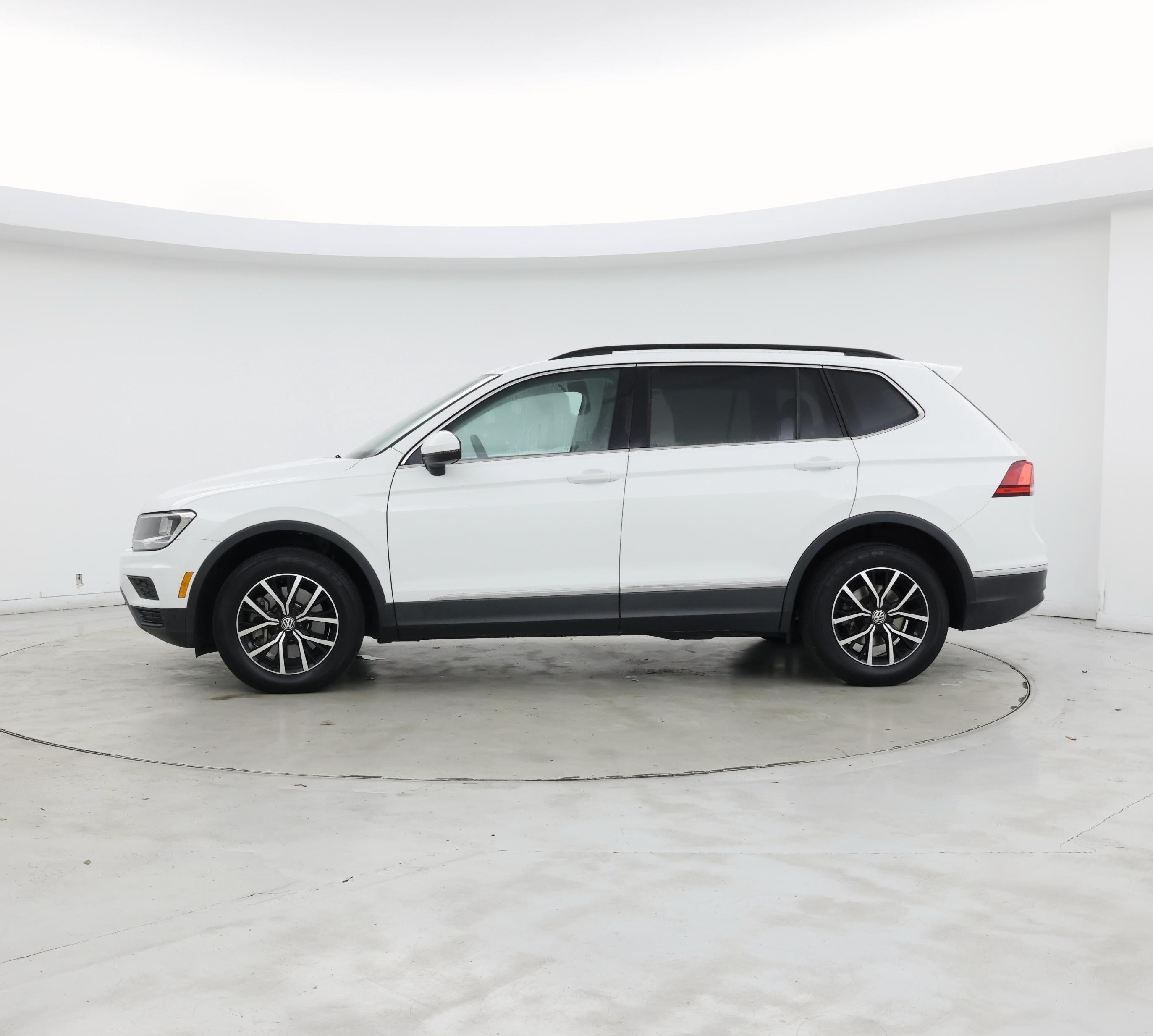 Thumbnail: 2021 Volkswagen Tiguan - 3