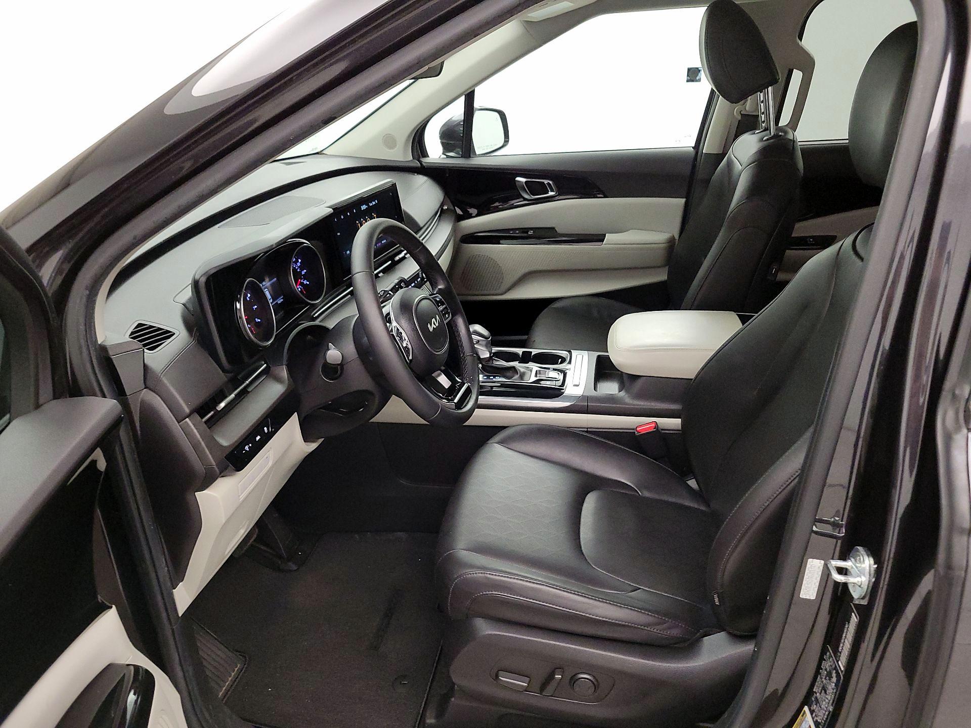 Thumbnail: 2022 Kia Carnival - 11