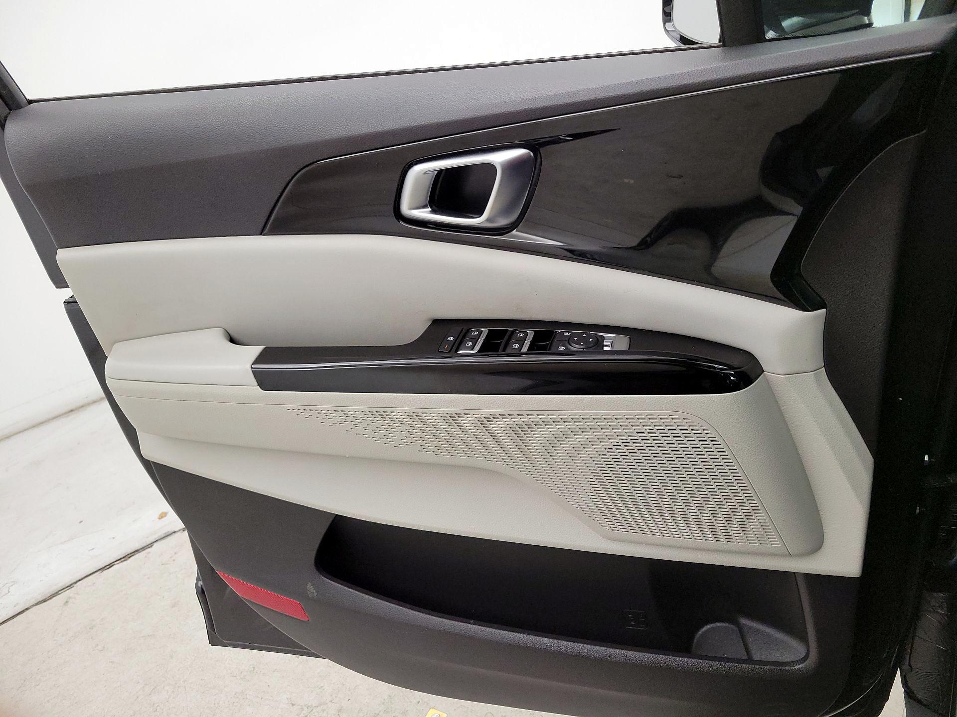 Thumbnail: 2022 Kia Carnival - 12