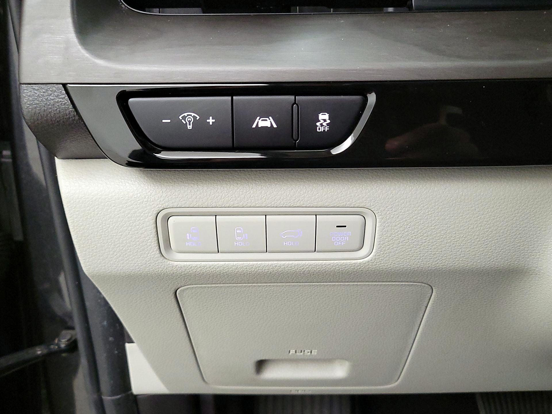 Thumbnail: 2022 Kia Carnival - 13