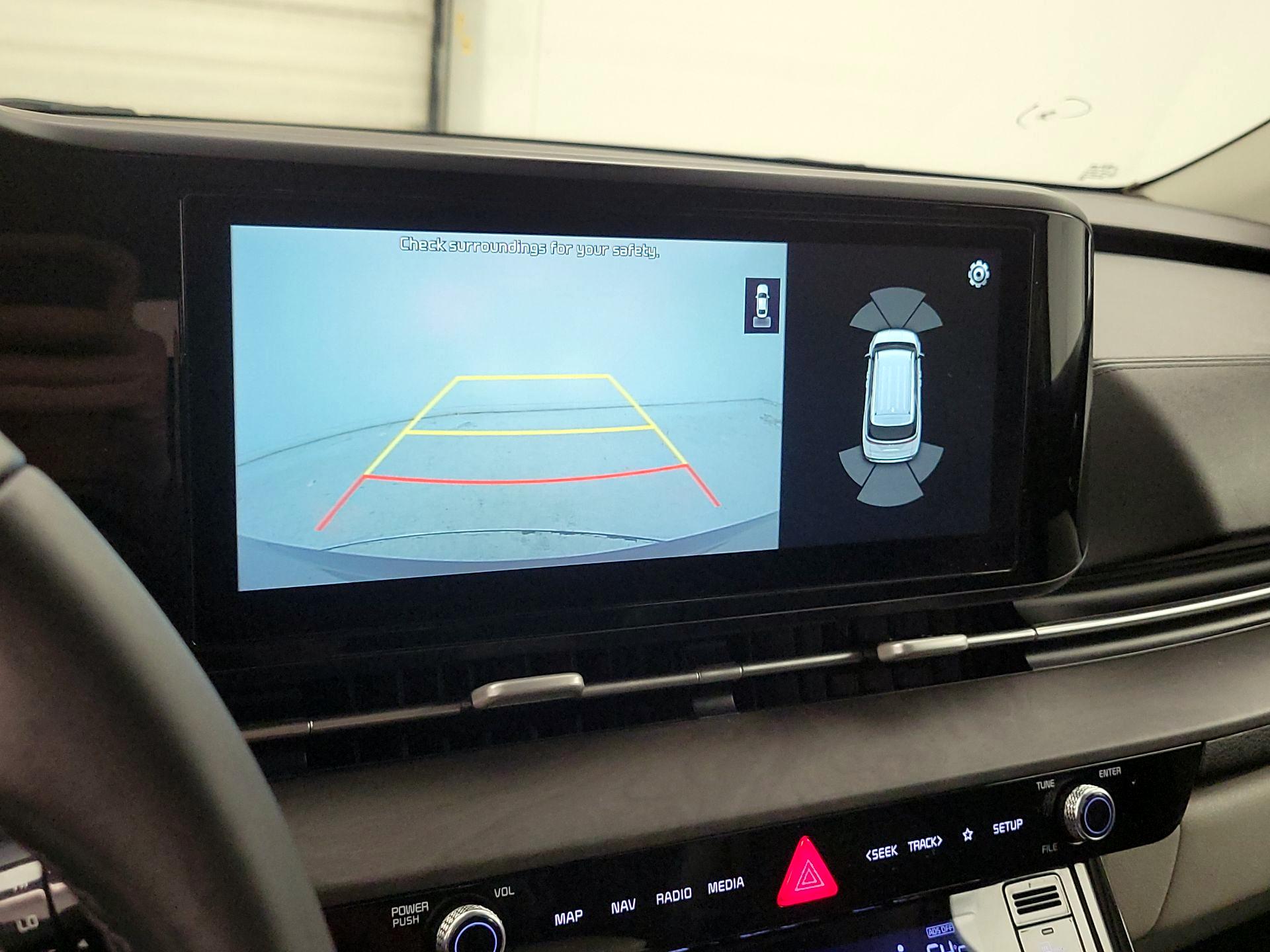 Thumbnail: 2022 Kia Carnival - 14