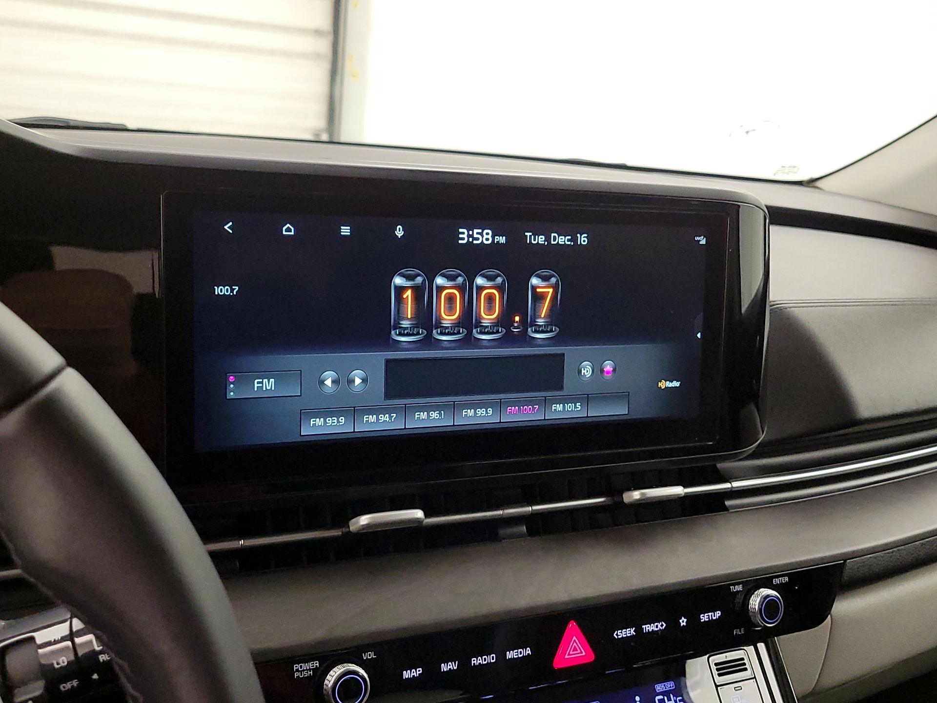 Thumbnail: 2022 Kia Carnival - 15