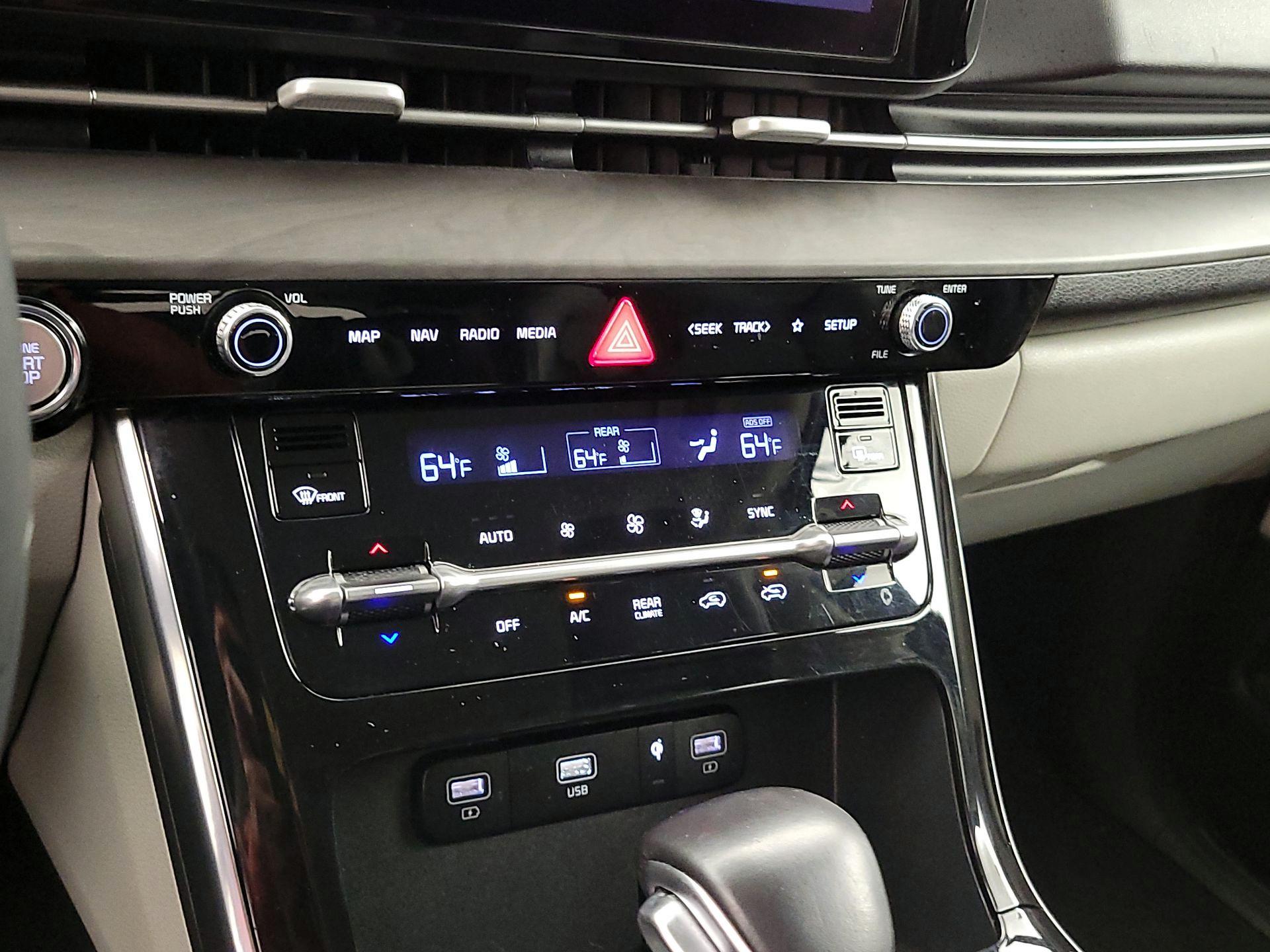 Thumbnail: 2022 Kia Carnival - 16