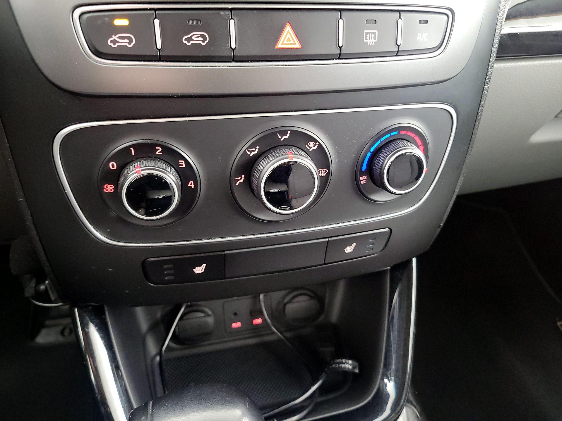 Thumbnail: 2014 Kia Sorento - 16