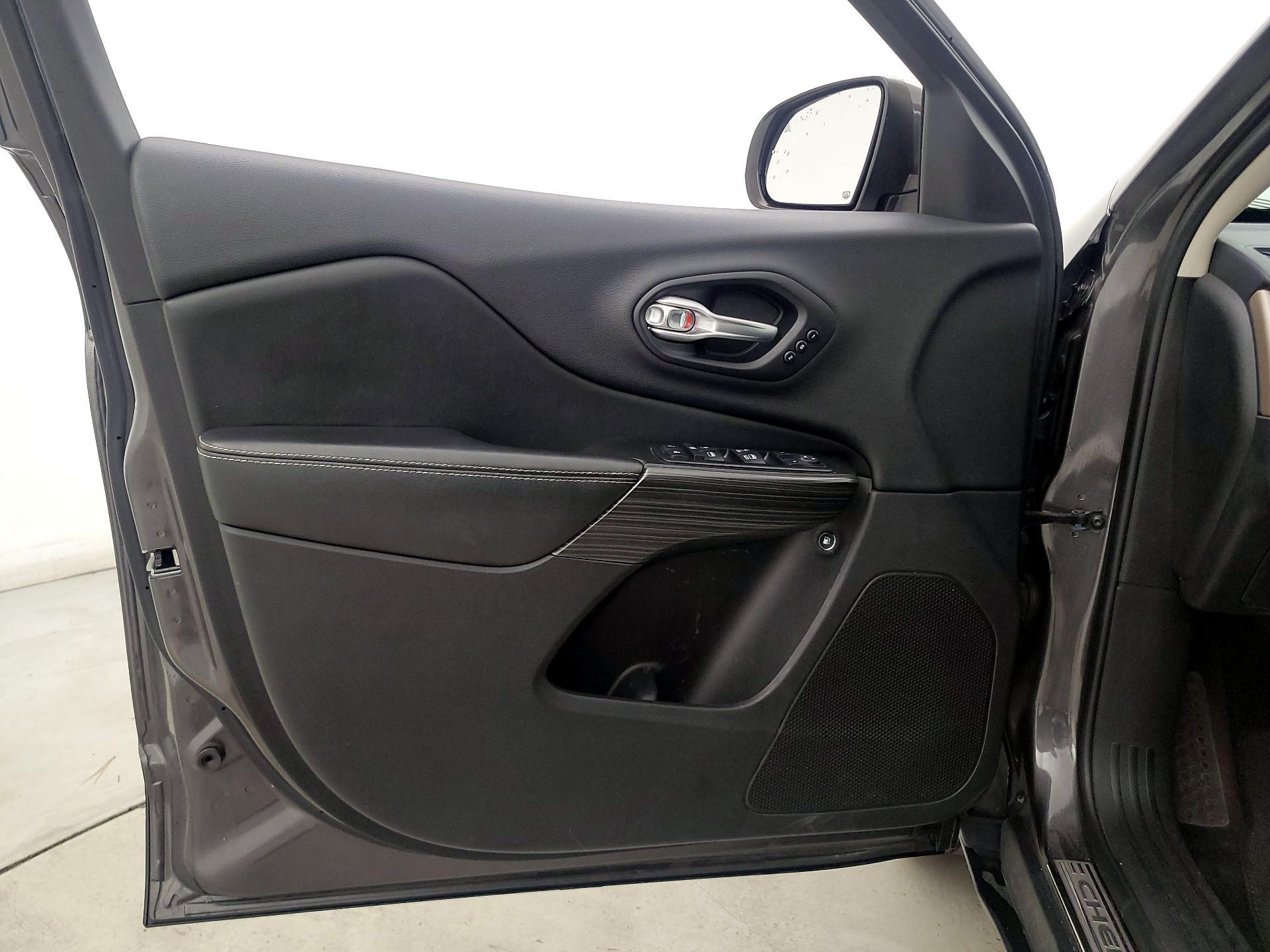 Thumbnail: 2014 Jeep Cherokee - 12