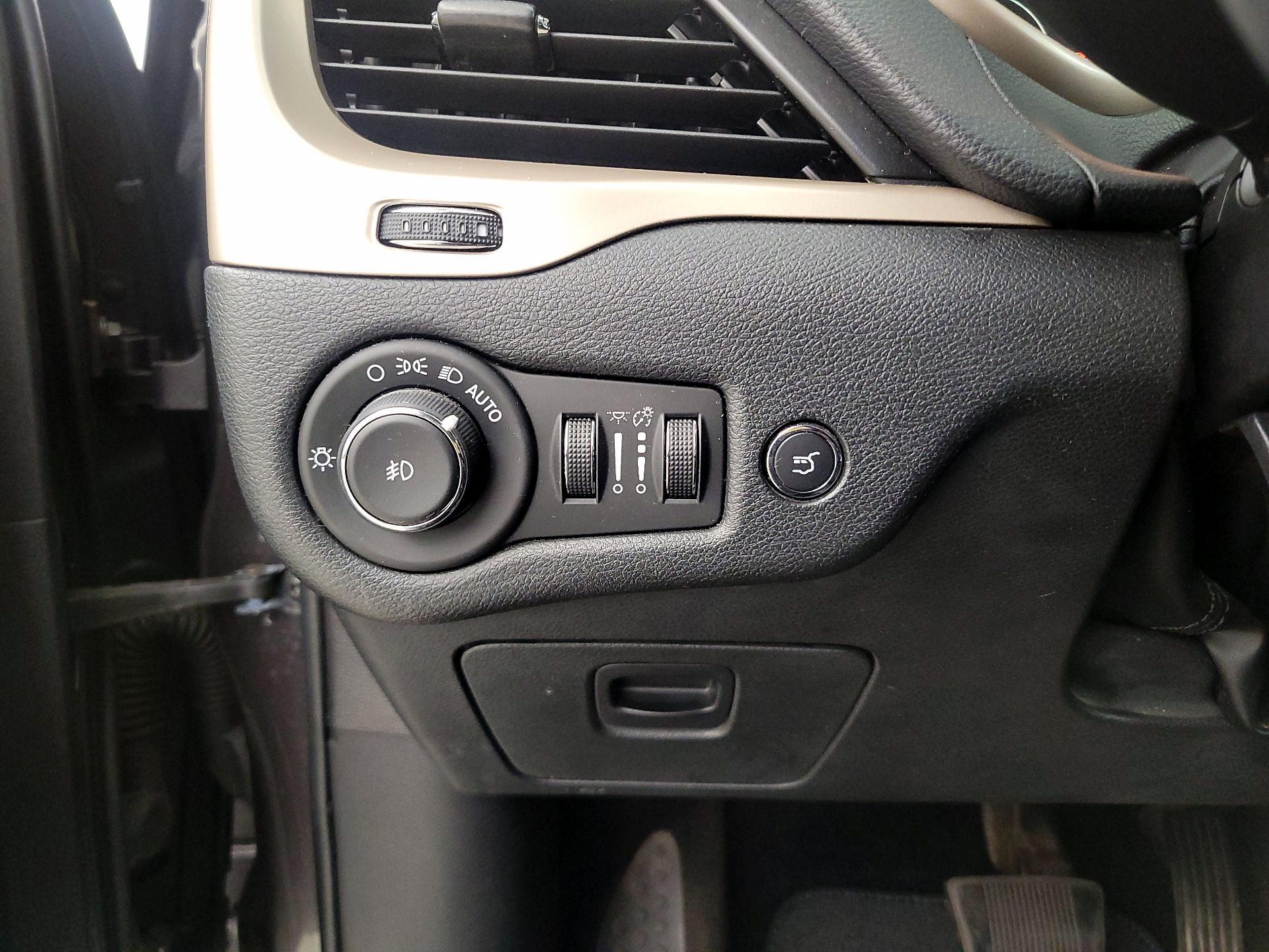 Thumbnail: 2014 Jeep Cherokee - 13