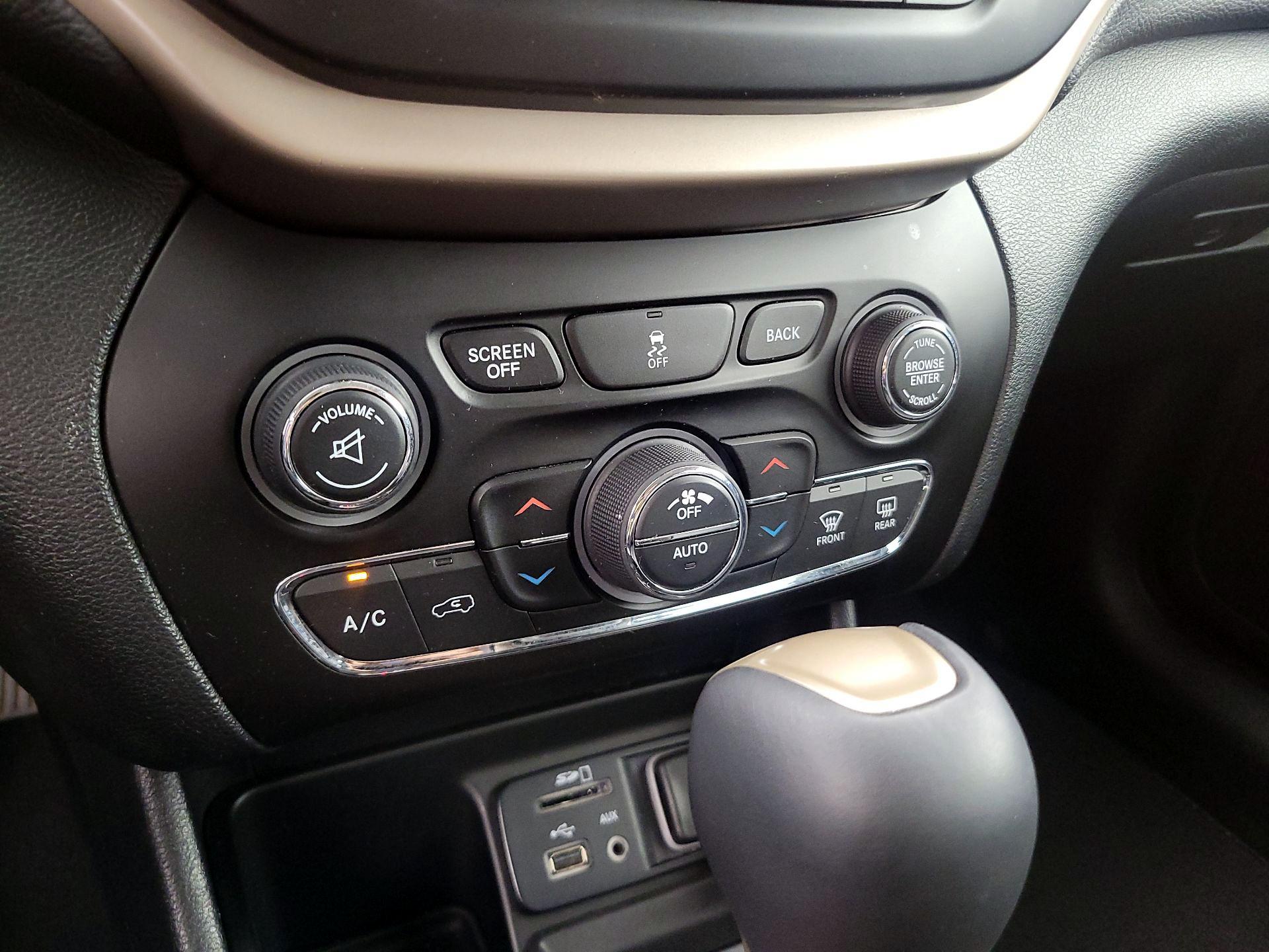 Thumbnail: 2014 Jeep Cherokee - 17