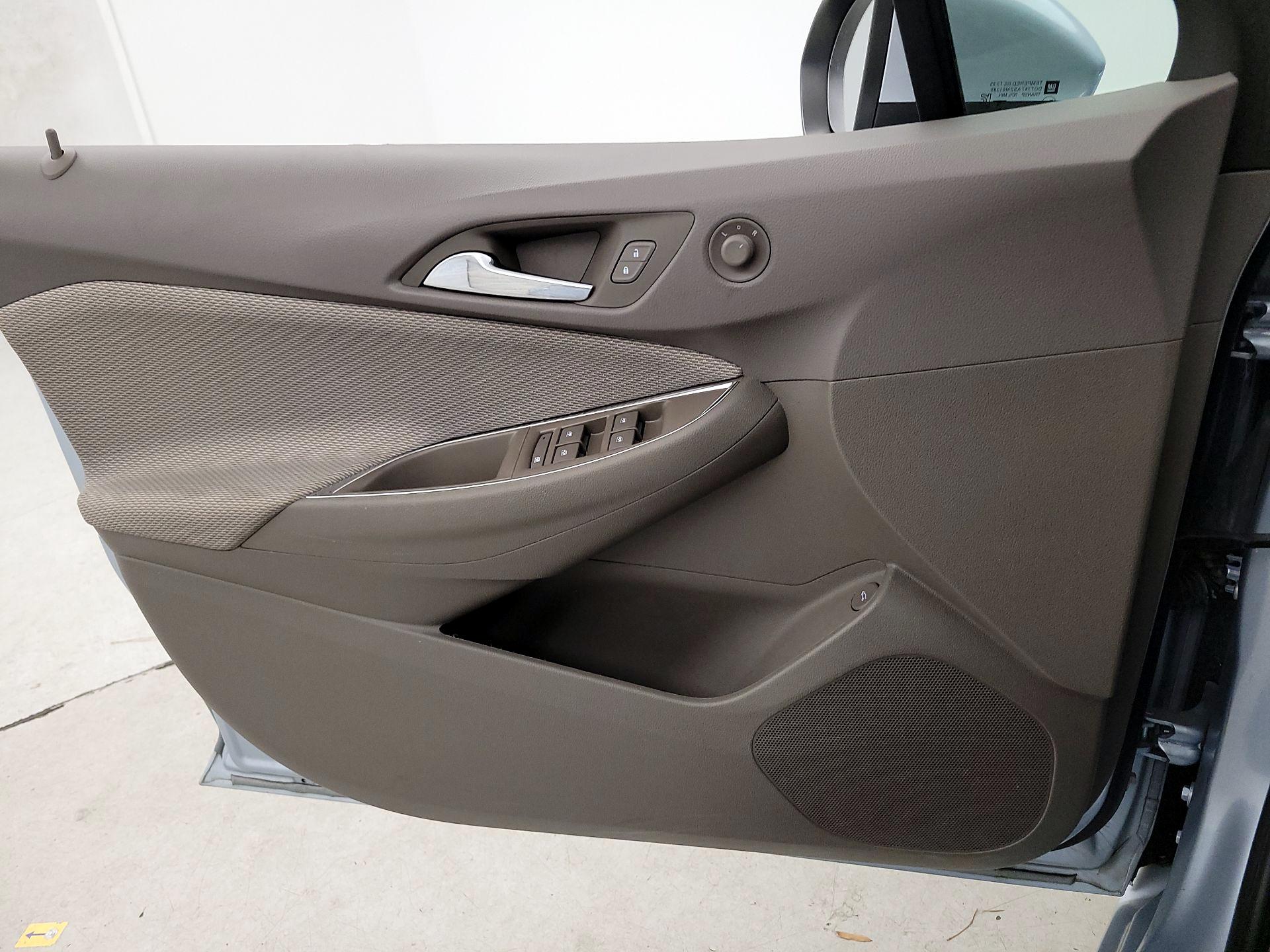 Thumbnail: 2018 Chevrolet Cruze - 12