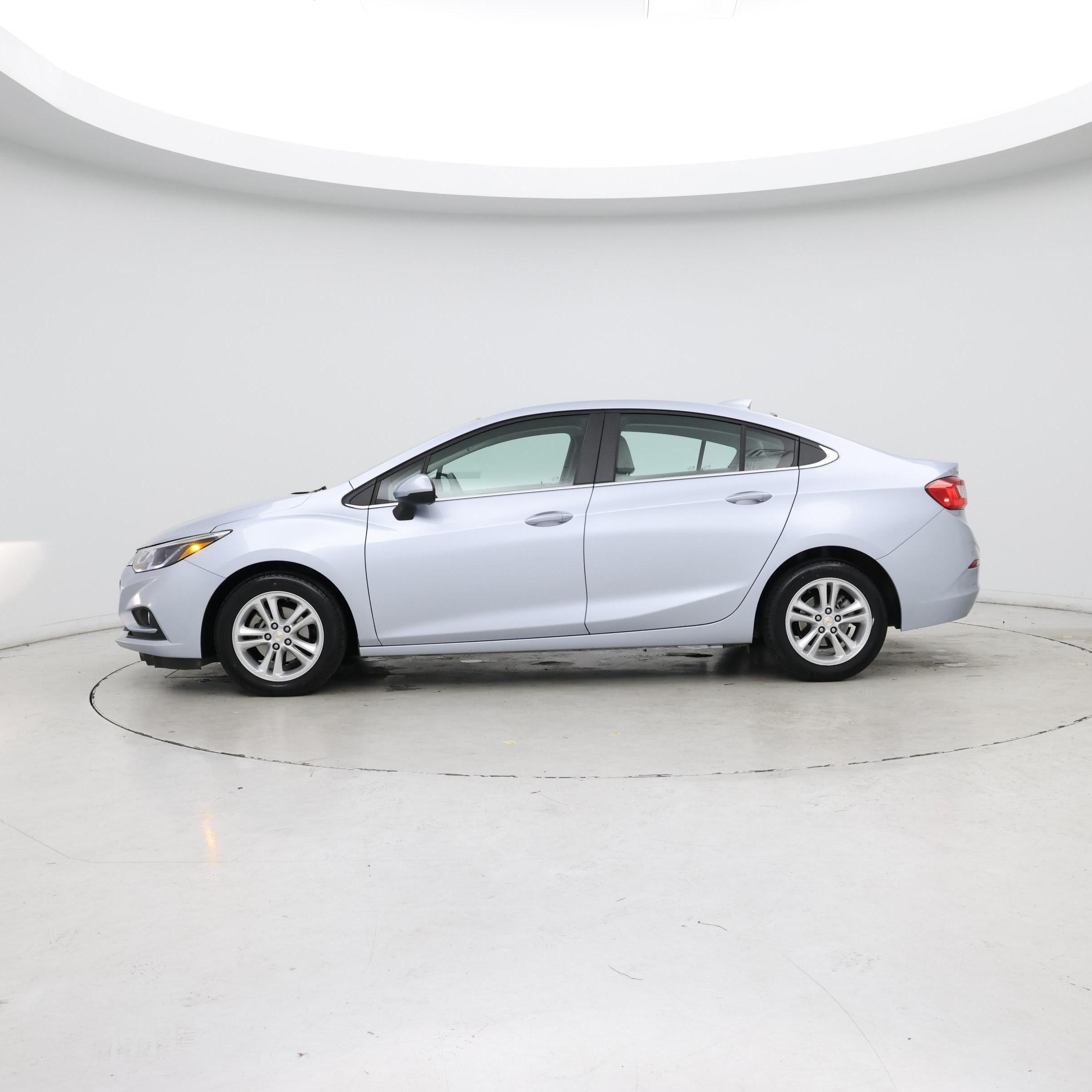 Thumbnail: 2018 Chevrolet Cruze - 3