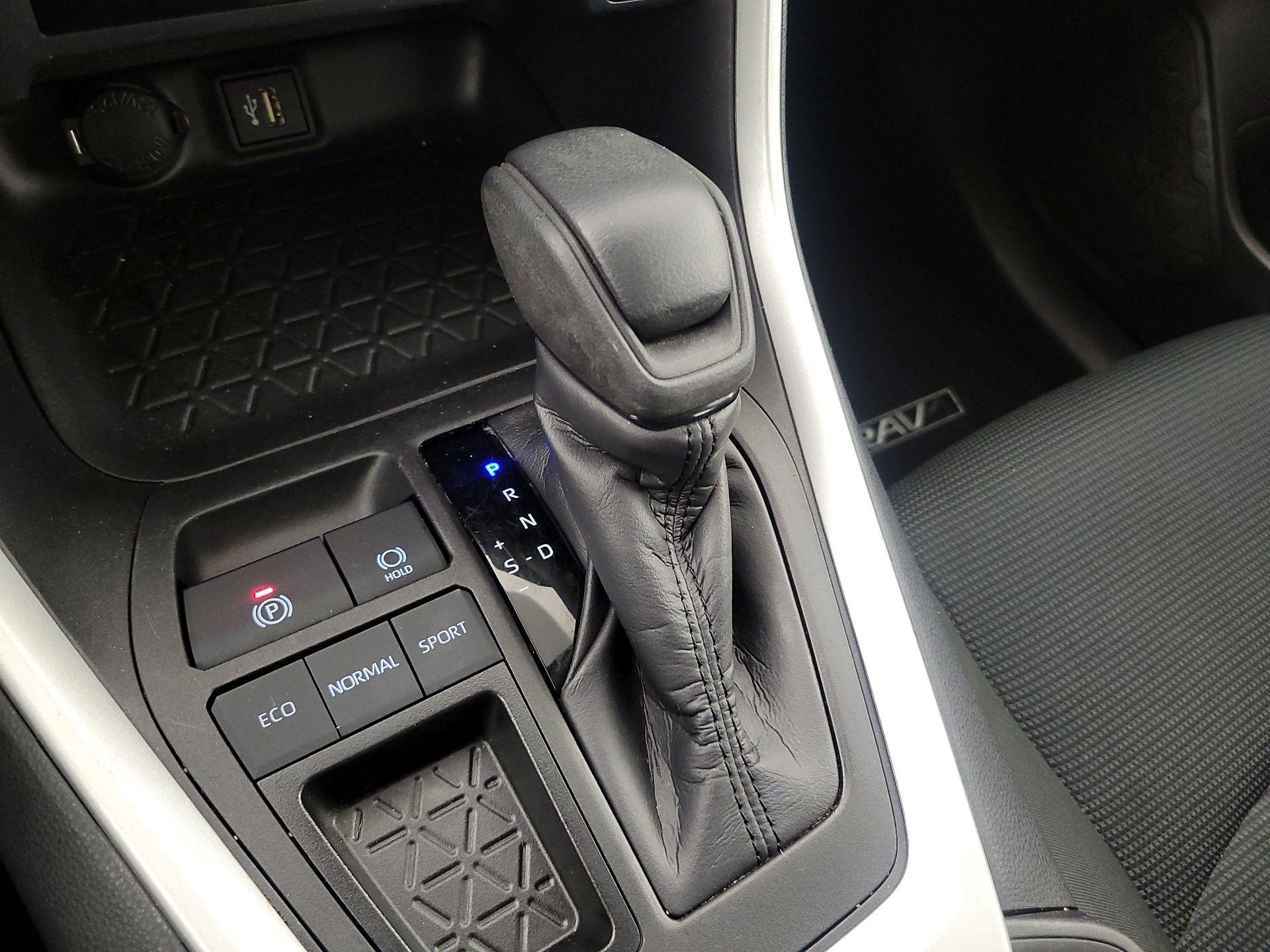 Thumbnail: 2023 Toyota RAV4 - 17