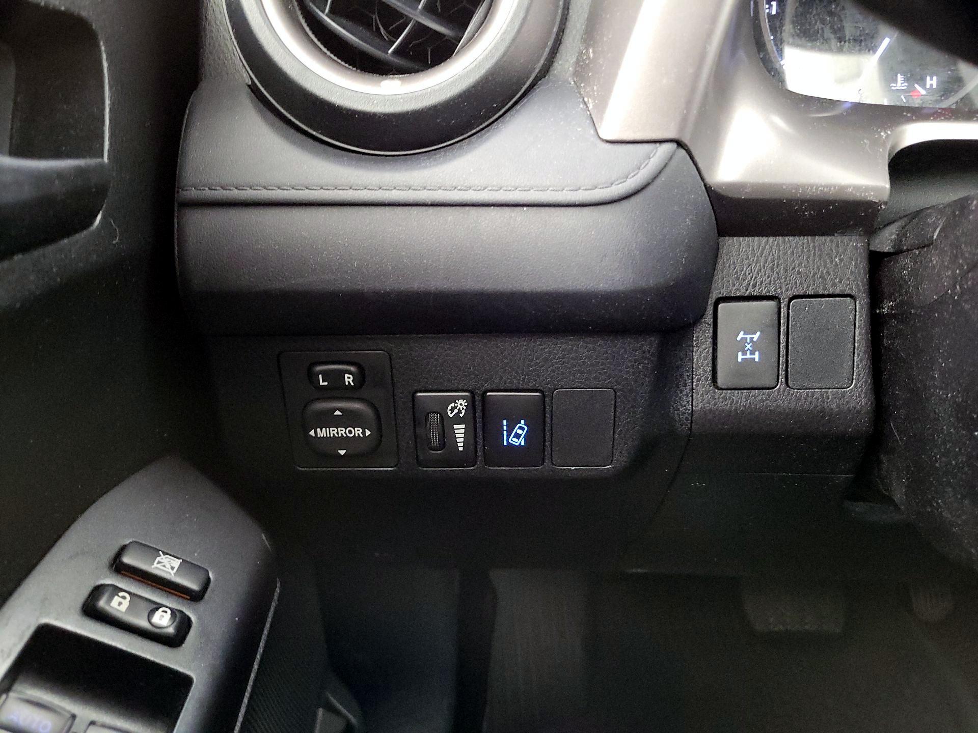 Thumbnail: 2017 Toyota RAV4 - 13