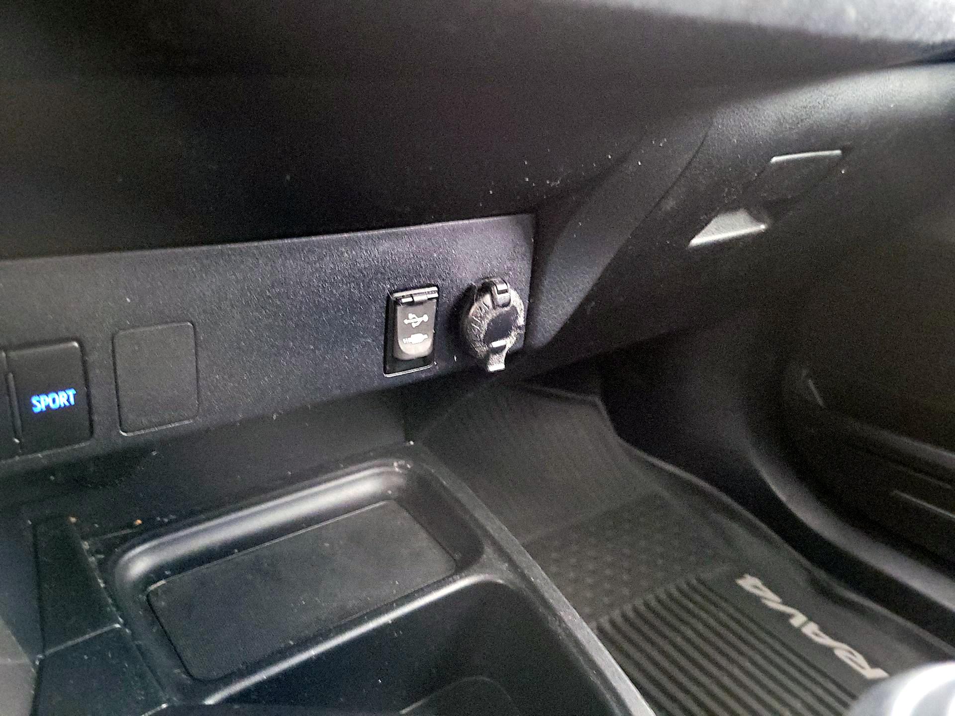 Thumbnail: 2017 Toyota RAV4 - 18