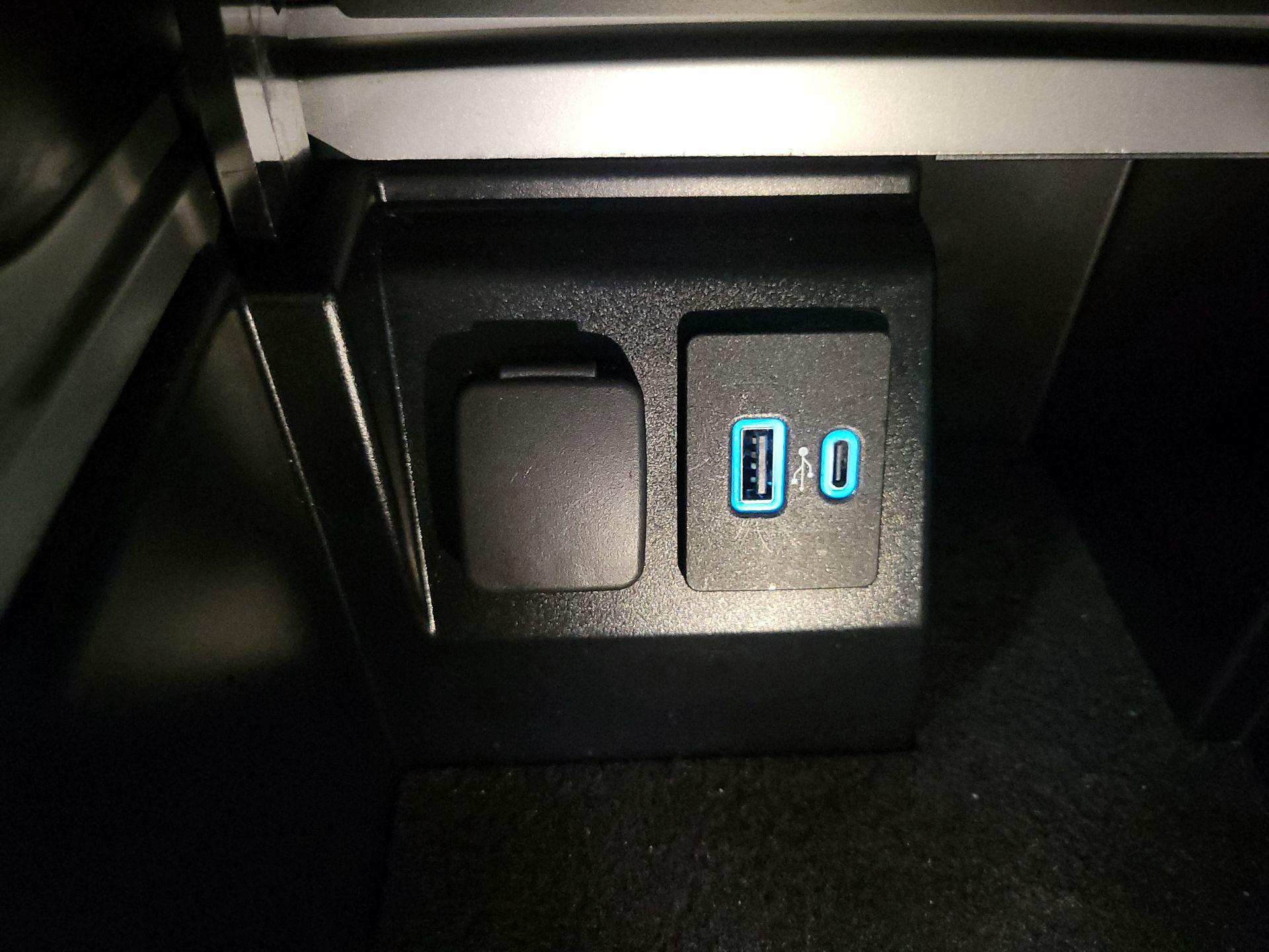 Thumbnail: 2021 Ford Explorer - 19