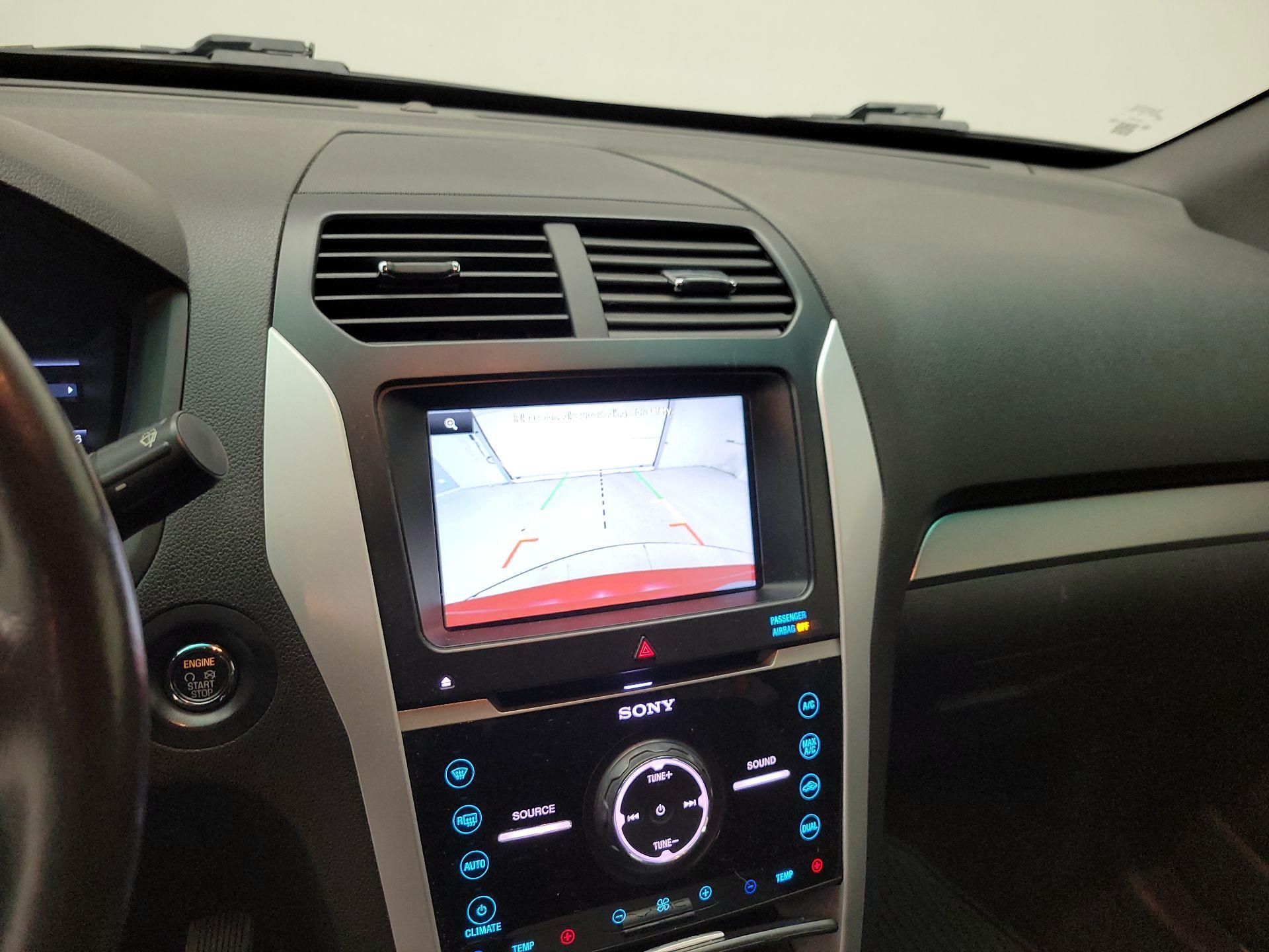 Thumbnail: 2015 Ford Explorer - 15