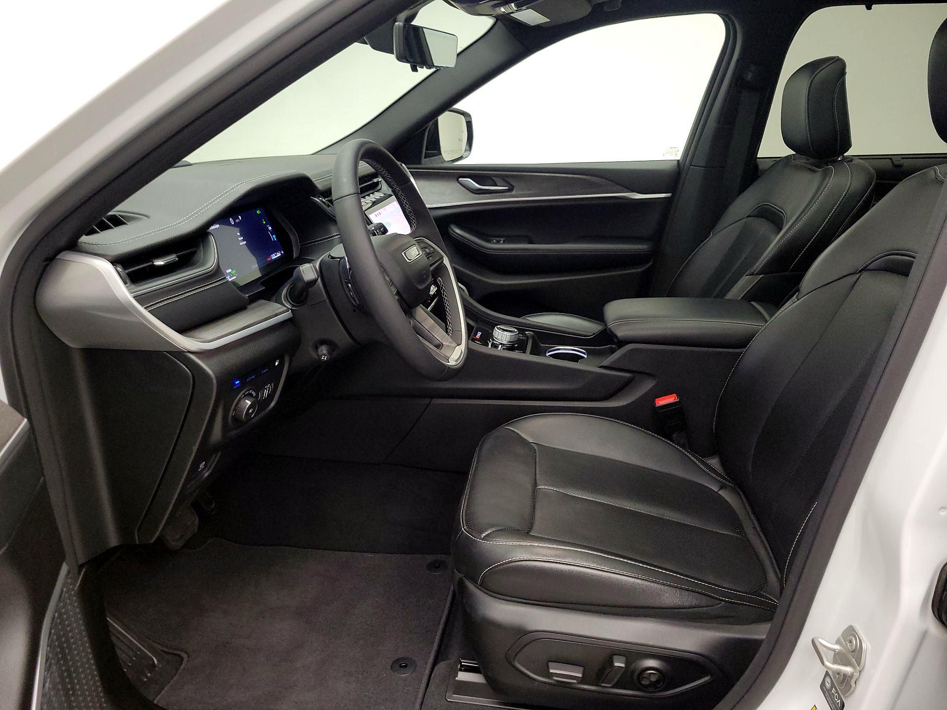 Thumbnail: 2024 Jeep Grand Cherokee - 11