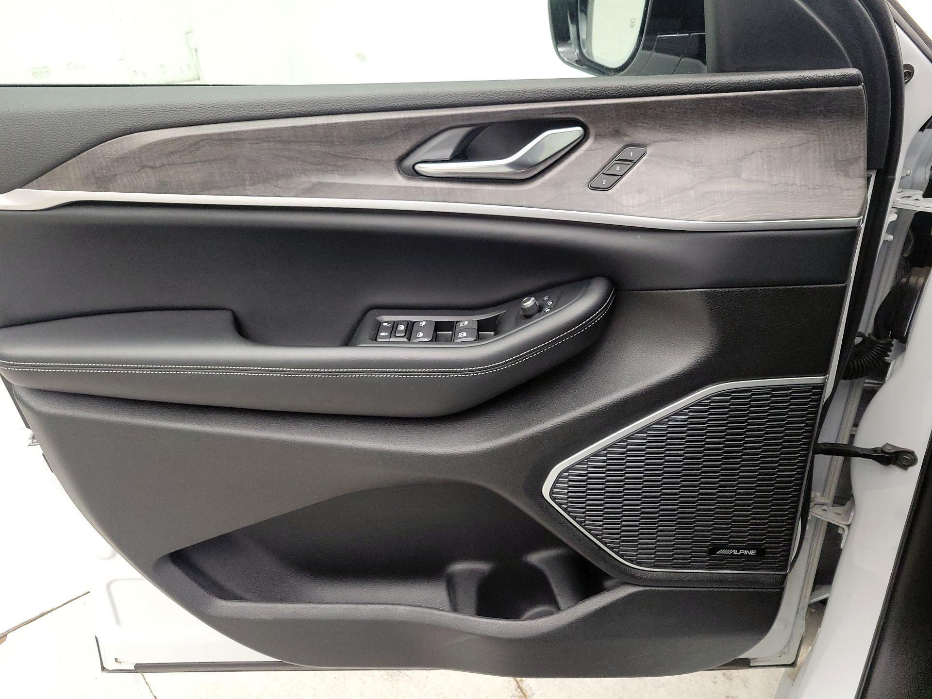 Thumbnail: 2024 Jeep Grand Cherokee - 12