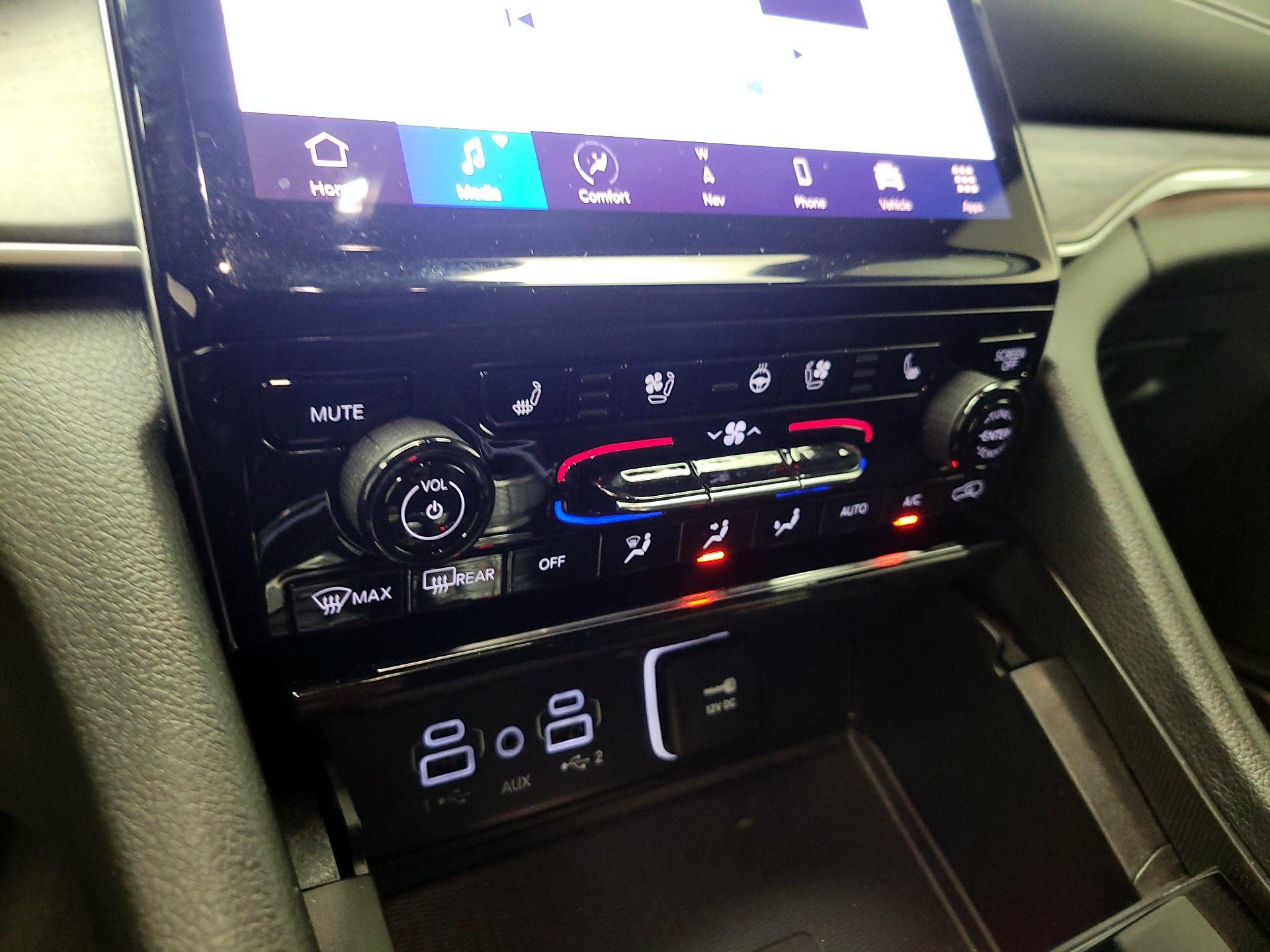 Thumbnail: 2024 Jeep Grand Cherokee - 17