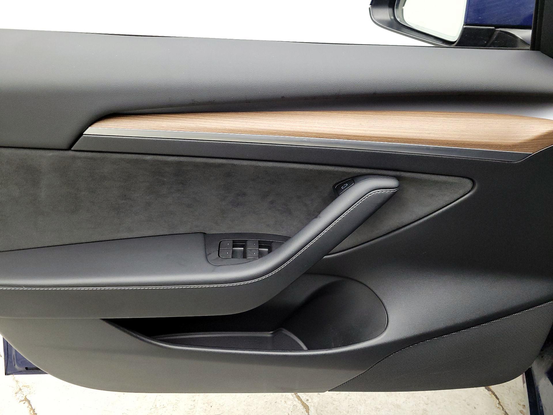 Thumbnail: 2022 Tesla Model 3 - 12