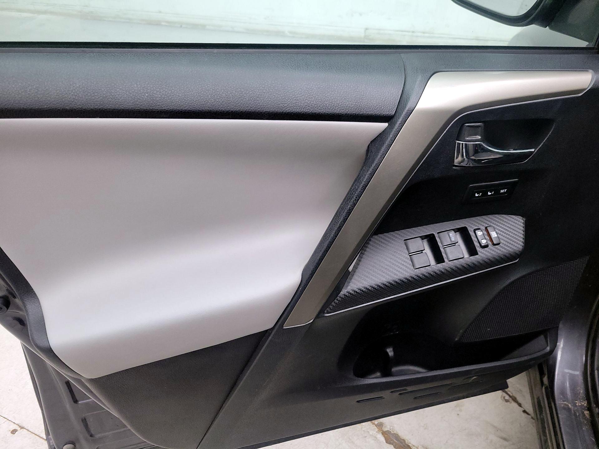 Thumbnail: 2015 Toyota RAV4 - 12