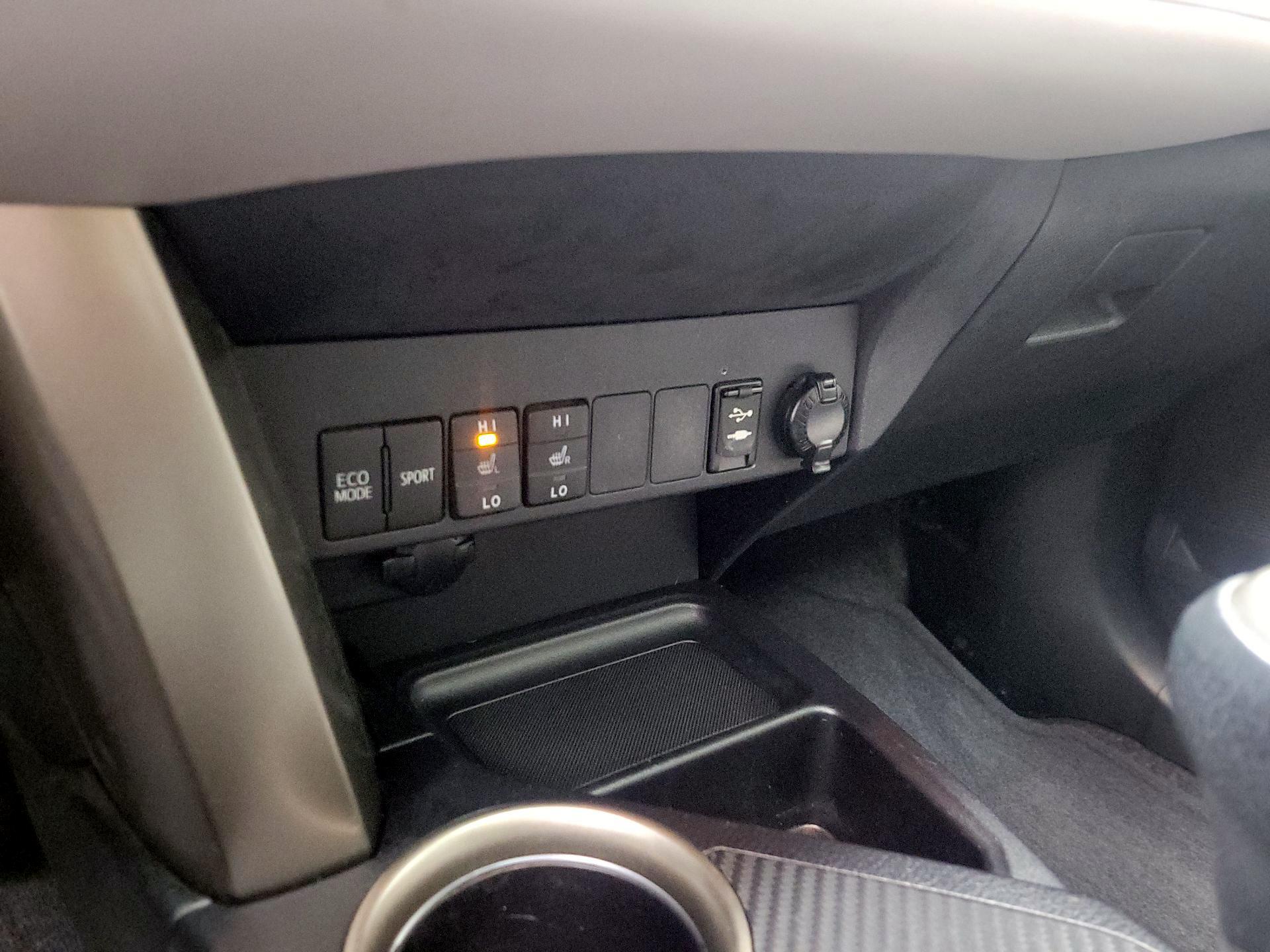 Thumbnail: 2015 Toyota RAV4 - 18