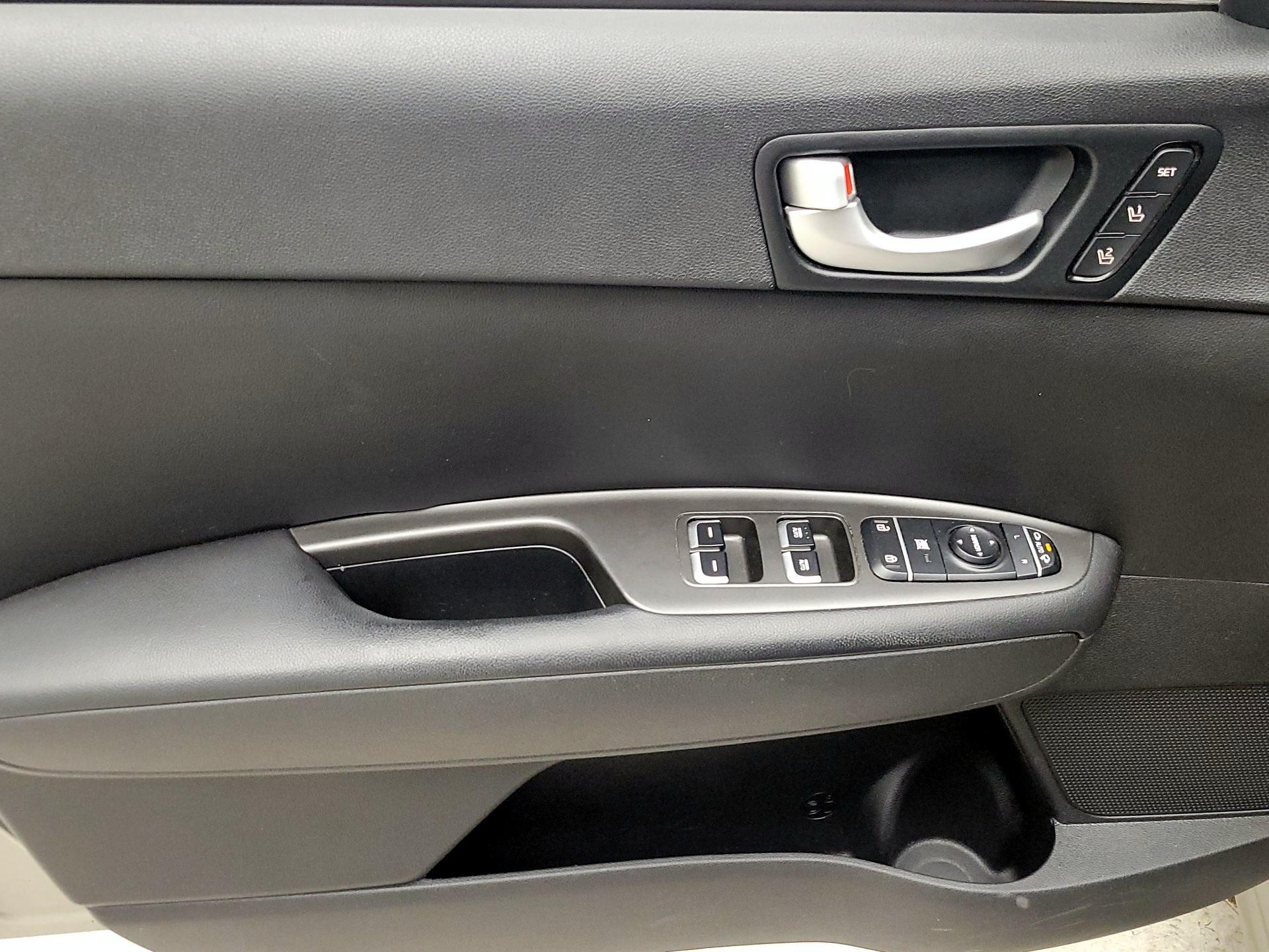 Thumbnail: 2016 Kia Optima - 12