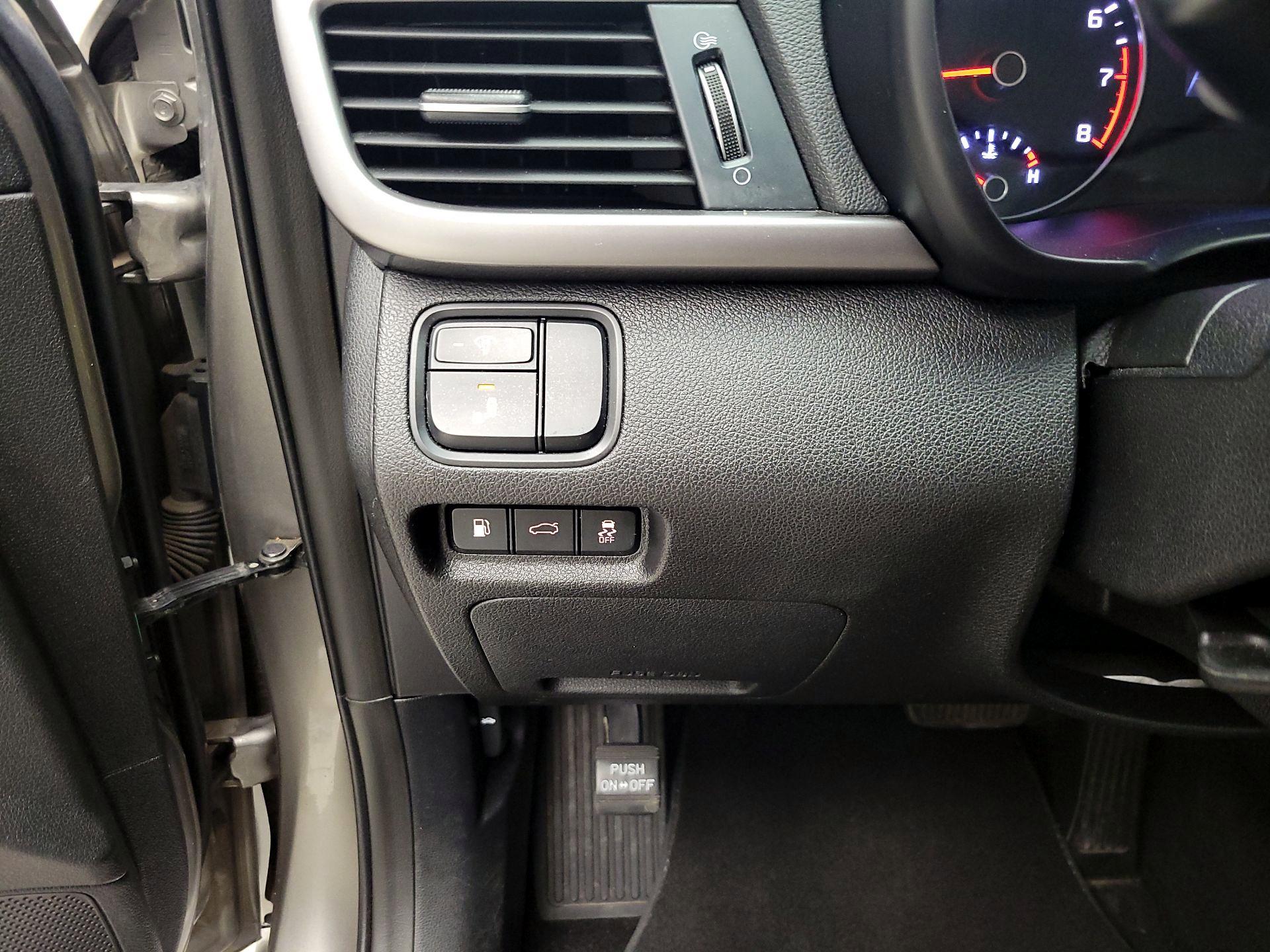 Thumbnail: 2016 Kia Optima - 13