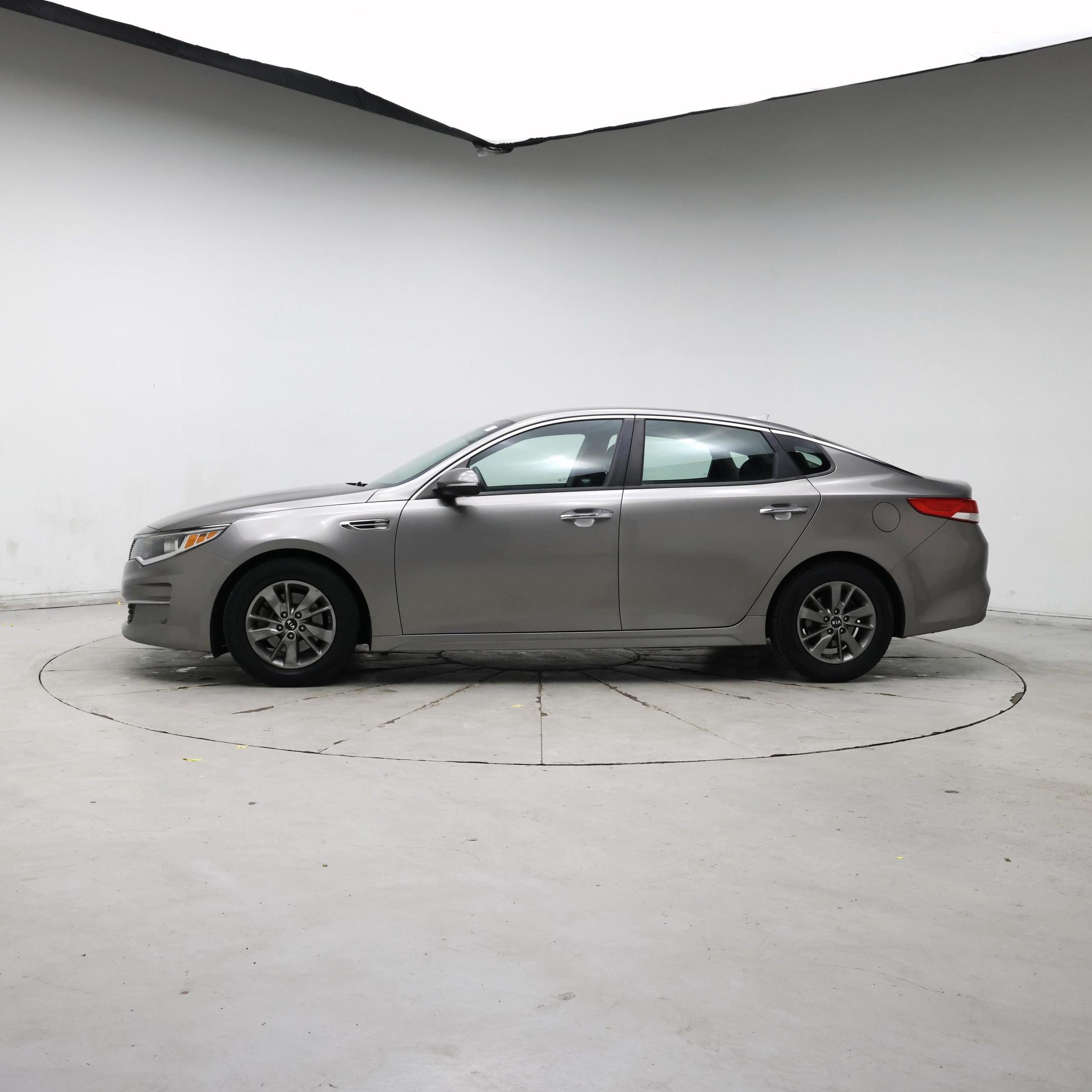 Thumbnail: 2016 Kia Optima - 3