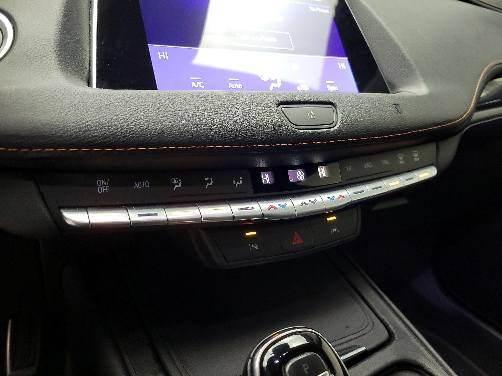 Thumbnail: 2020 Cadillac XT4 - 17