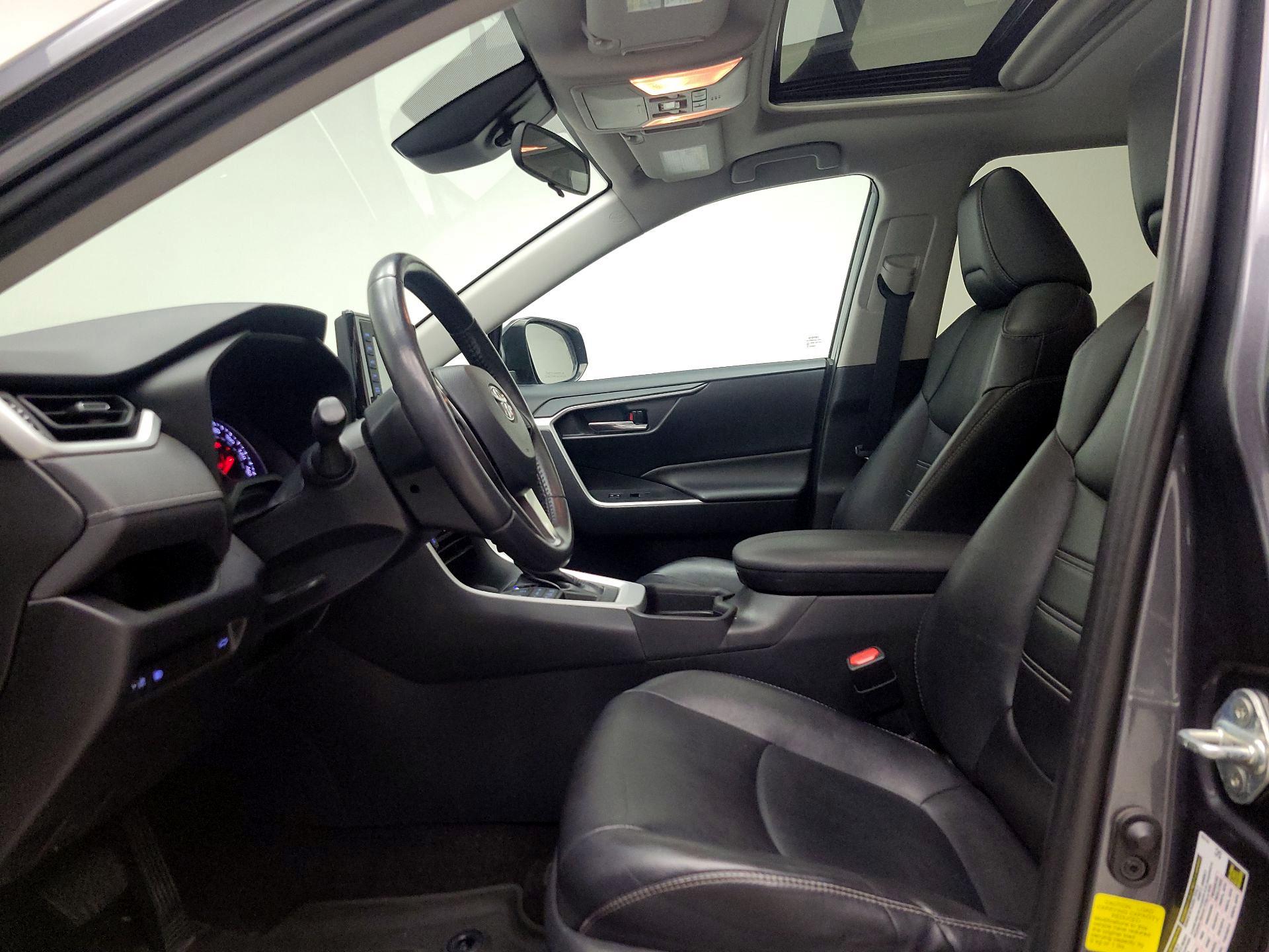 Thumbnail: 2019 Toyota RAV4 - 11