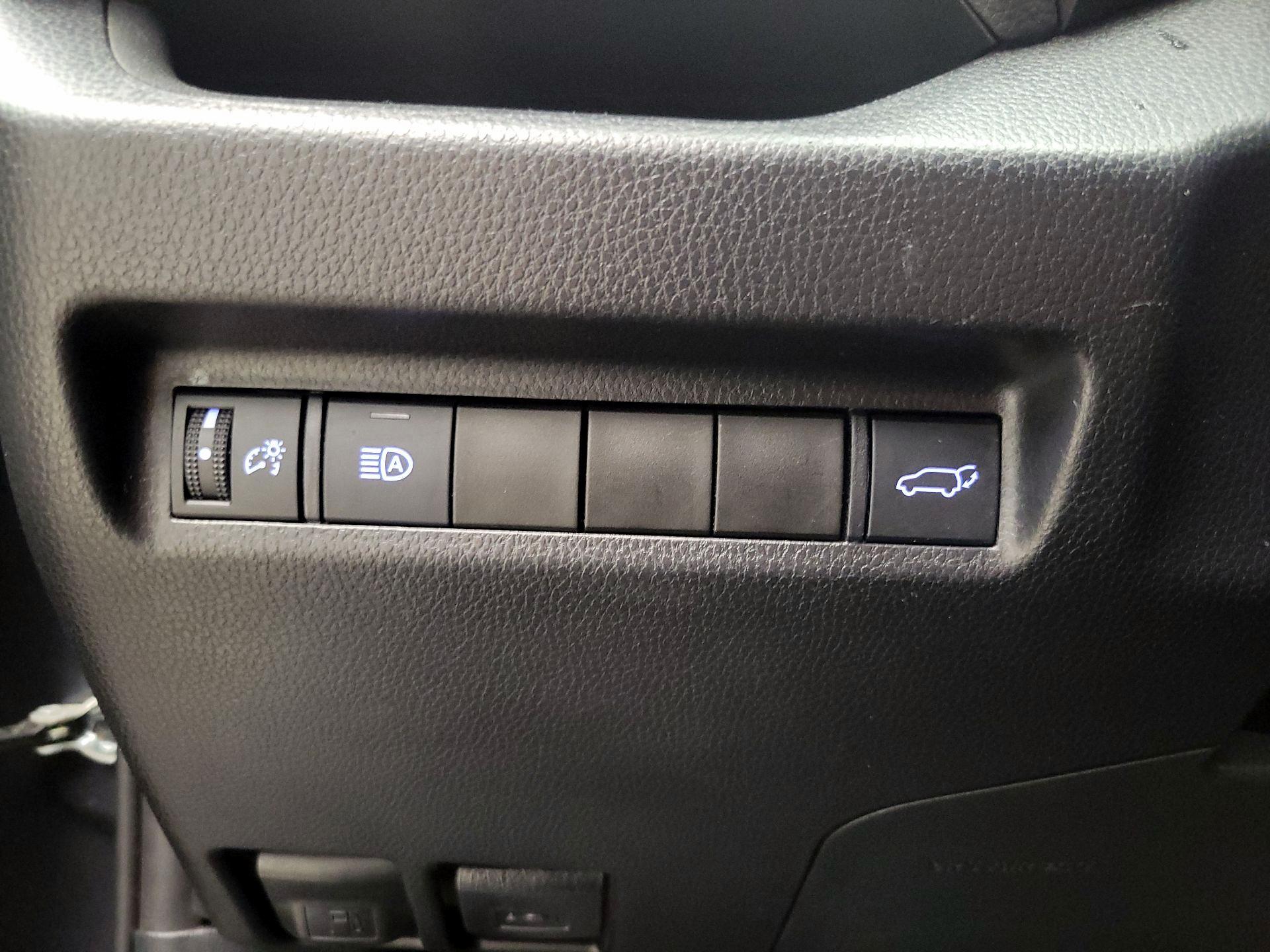 Thumbnail: 2019 Toyota RAV4 - 13