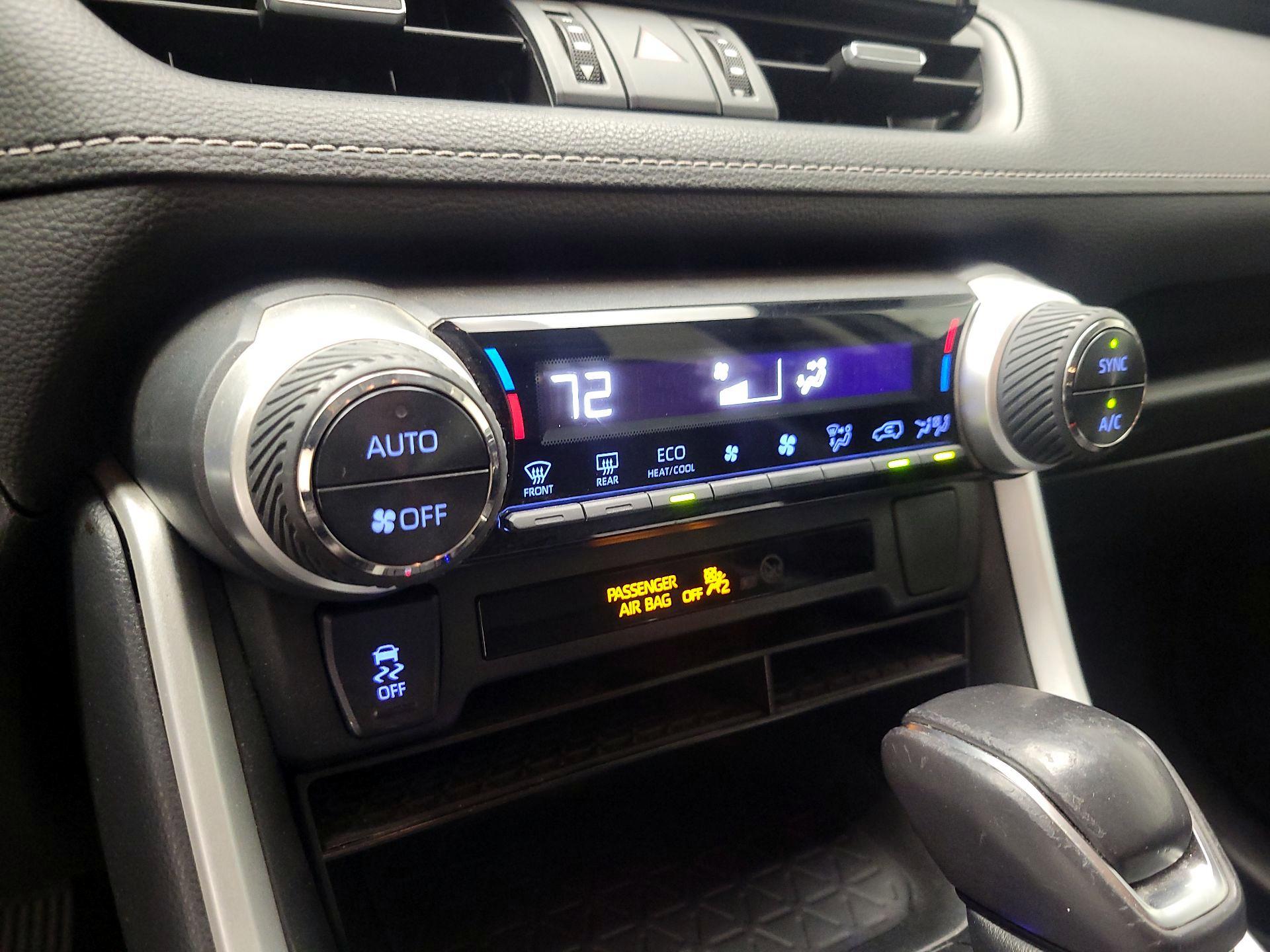 Thumbnail: 2019 Toyota RAV4 - 16